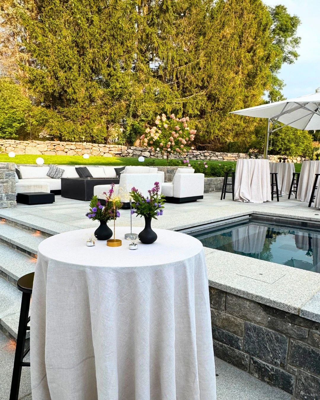 A setup like this needs unforgettable passed hors d'oeuvre. This party didn't stop with Mini tacos by the tequila bar 🌮. There were chipotle guava shrimp skewers 🍤, Korean fried cauliflower 🌶️🥦, and bite-sized key lime pies 🥧 
✨ Let us bring th