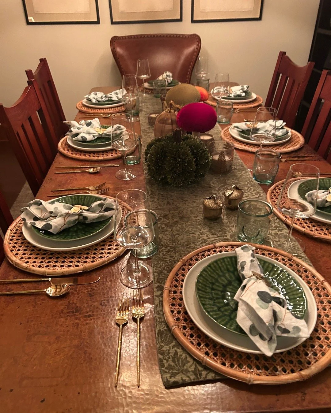 Guests were treated to a refined multi-course experience featuring arugula peach salad, parmesan-crusted halibut paired with acorn squash, and a show-stopping apple upside-down cake with vanilla ice cream. 🍽✨

To inquire about your next event, reach