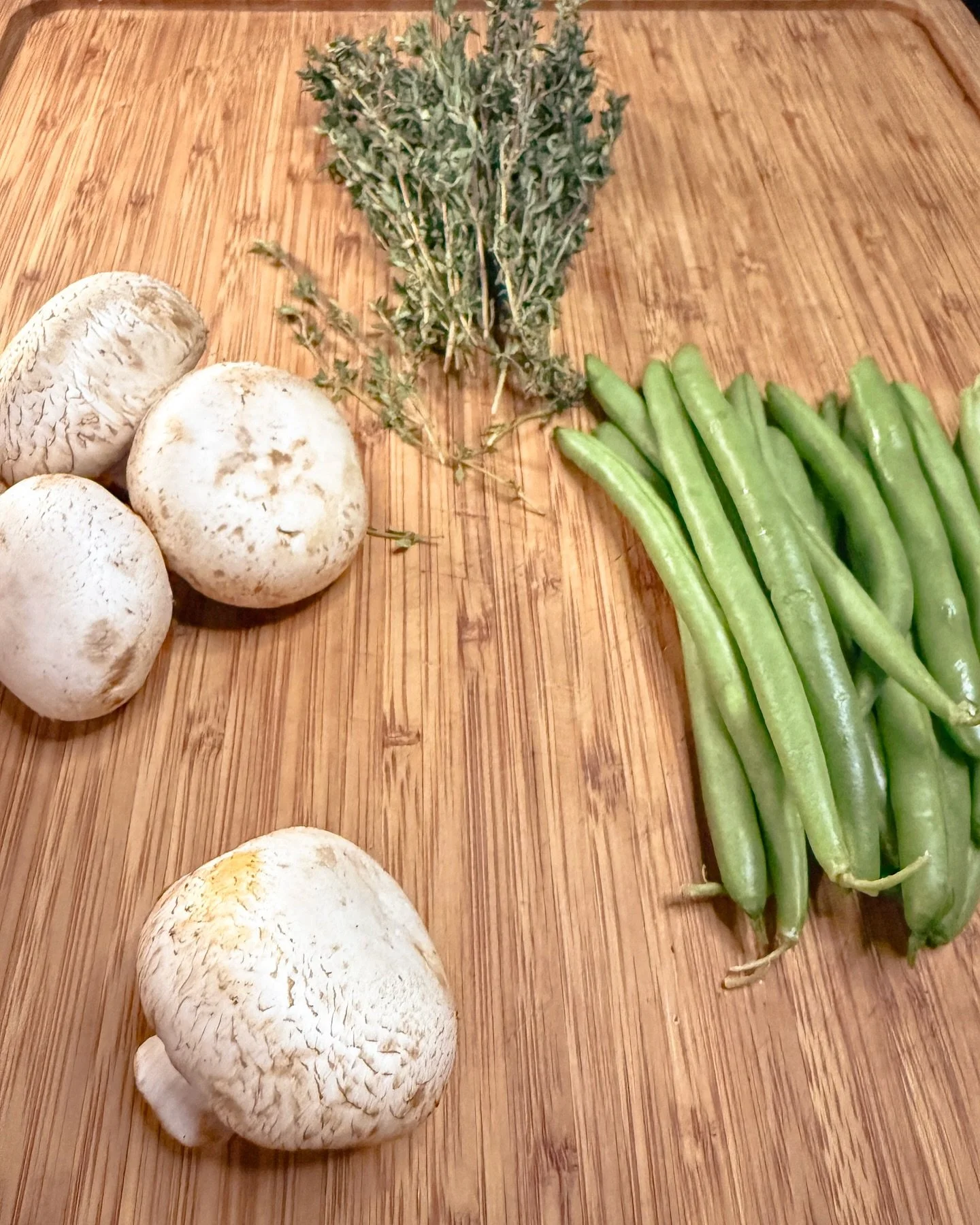 Green Bean Casserole is the unsung hero of my Thanksgiving table. I use a from-scratch mushroom base with thyme and heavy cream, then finish it with fried onions right before service. Prep makes Thanksgiving smooth. #mmaakcocktail #thanksgivingrecipe