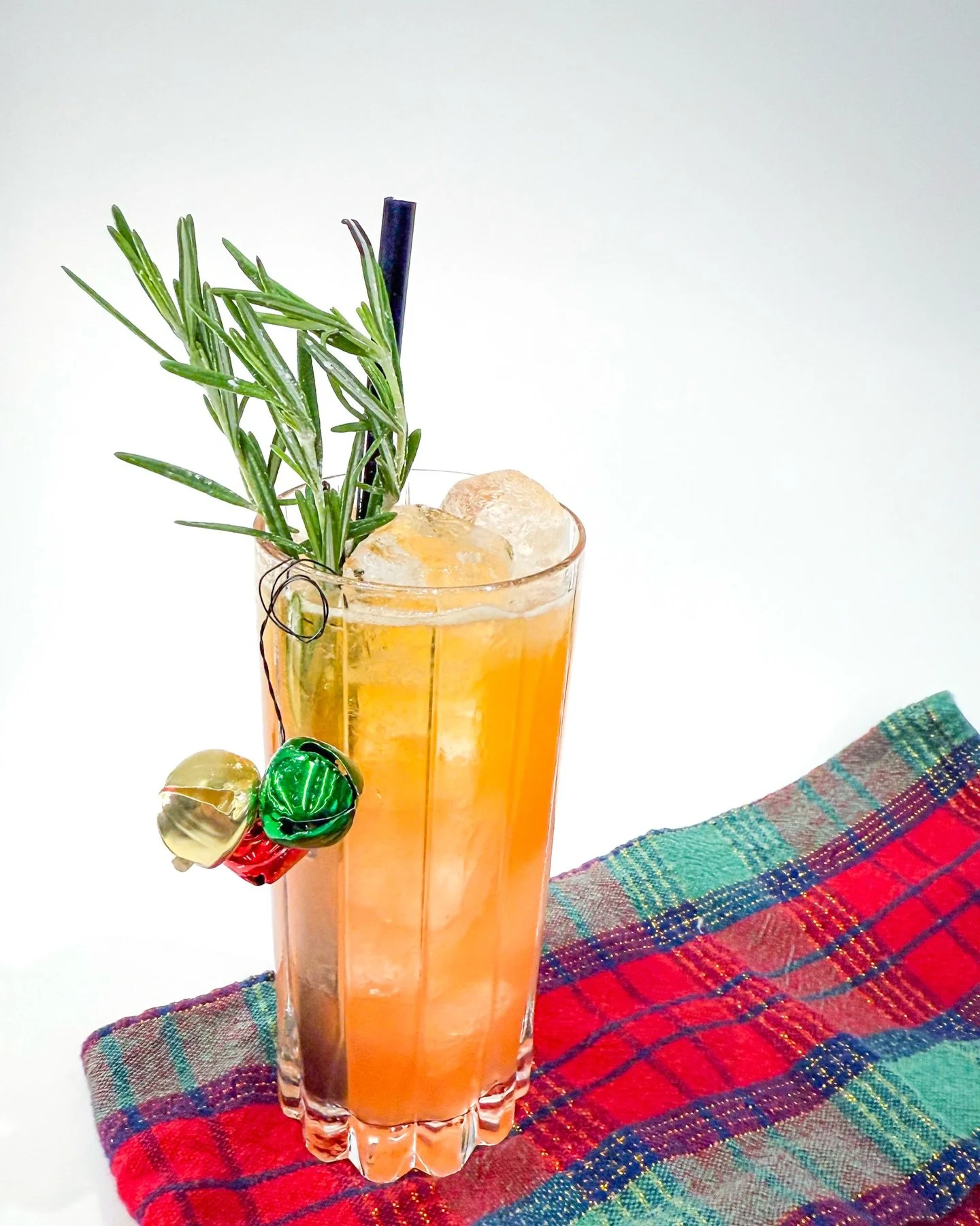 Holiday highballs deserve structure not chaos. This is one of the builds from my winter playbook work and it follows the same system I use behind the bar for every seasonal menu shift. Clean flavors, clear prep, zero wasted motion.

If you want your 