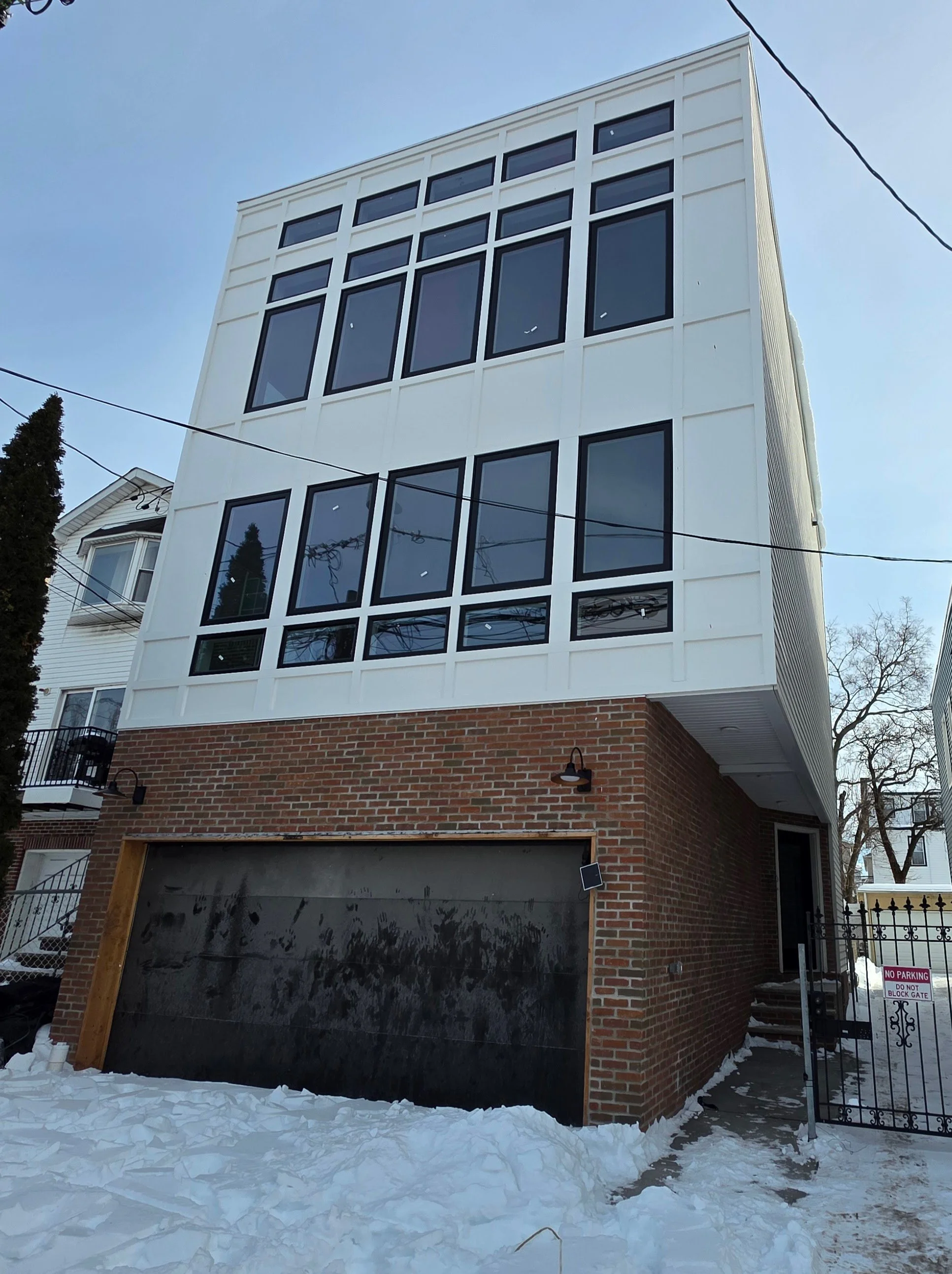 290 Leslie St