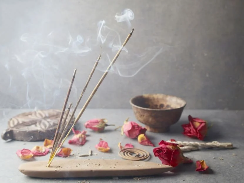 The Fragrance of Stillness: Incense Rituals in Ancient China