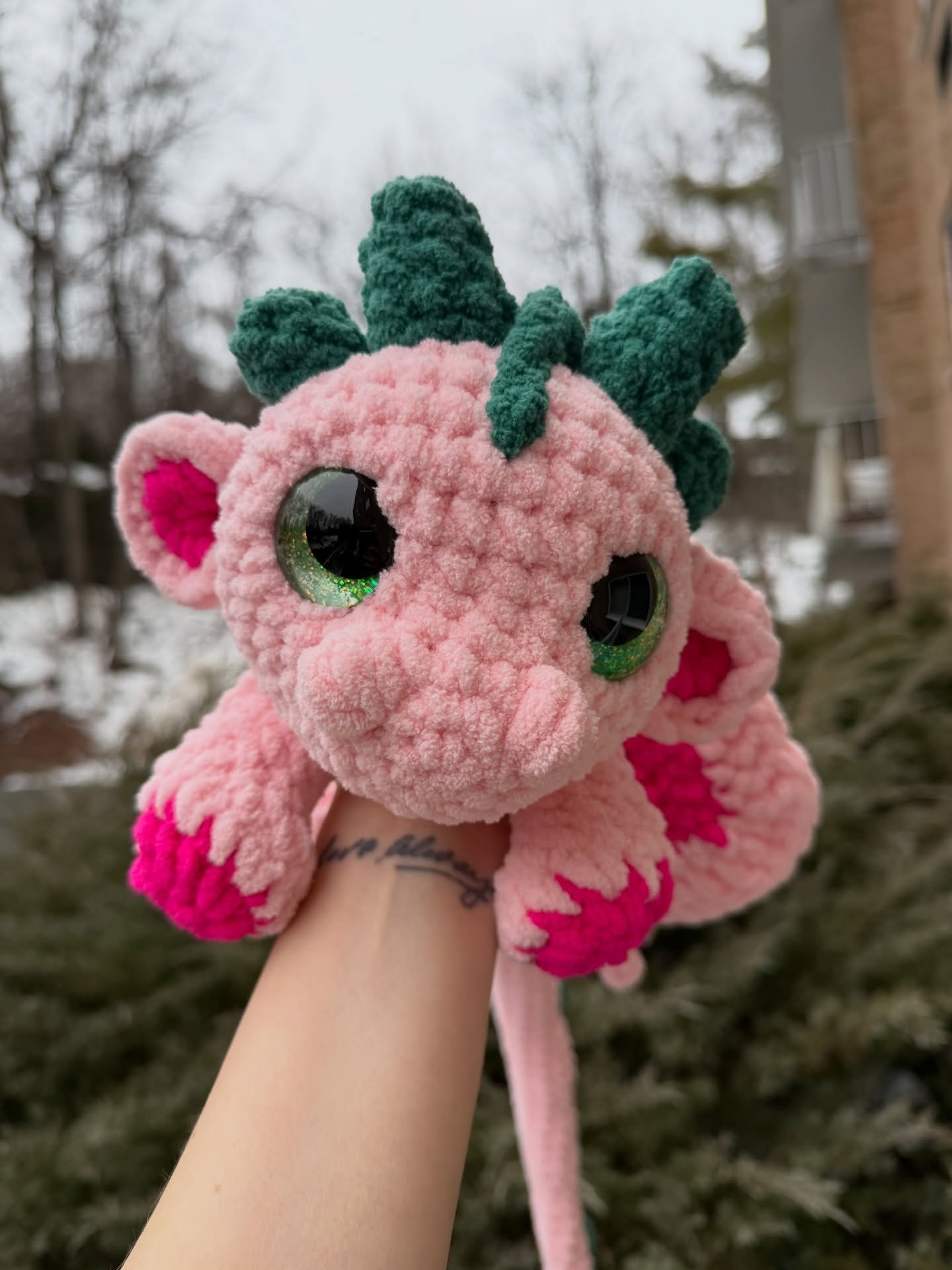 I am so in love with sweet Eden the cuddle dragon, just look at those eyes! 😍 

Pattern by @snugglebeanscrochet 🫶🏻
Eyes by @east.coast.eyes 🤩

#handmade #crochet #stuffedanimals #cutedragon