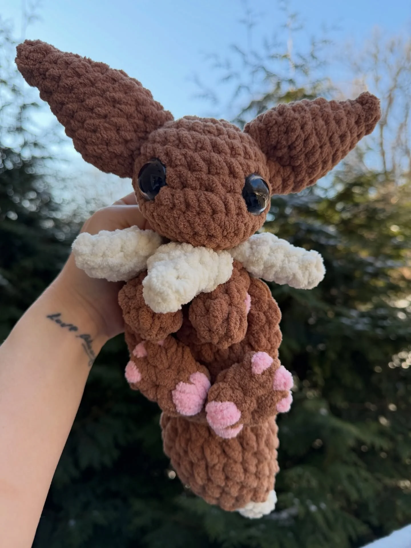 Baby Eevee 🥰 

I love her little feets. ☺️

Pattern by @abagailjennifercrochet 🫶🏻