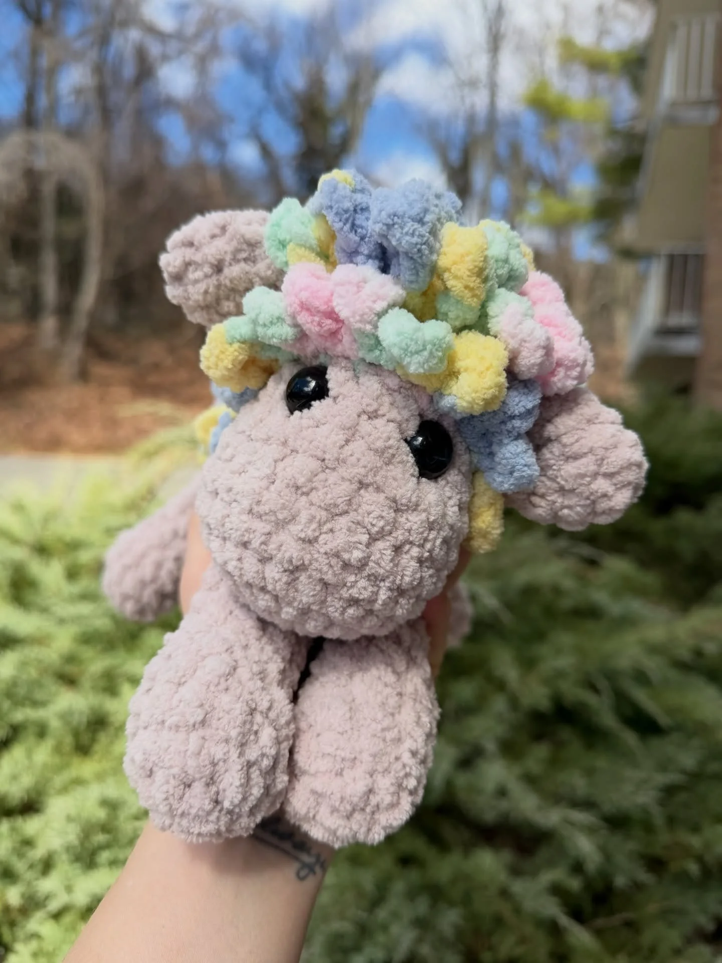 Baby BaaBaa is the perfect make for St. Patrick&rsquo;s Day! 🥰🐑🍀

Super cuddly pattern by @sylvie.hooks 🫶🏻
