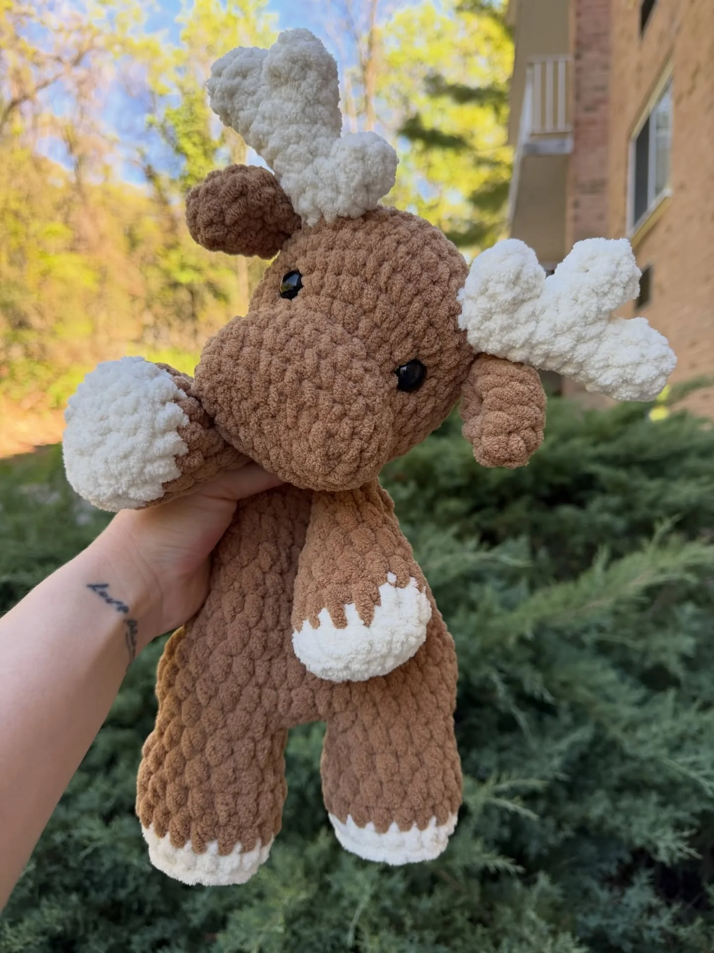 The sweetest lil&rsquo; baby moose you ever did see. 🥰

What should we call them? 🫎

Snuggler Pattern by @crochetcalls 🫶🏻