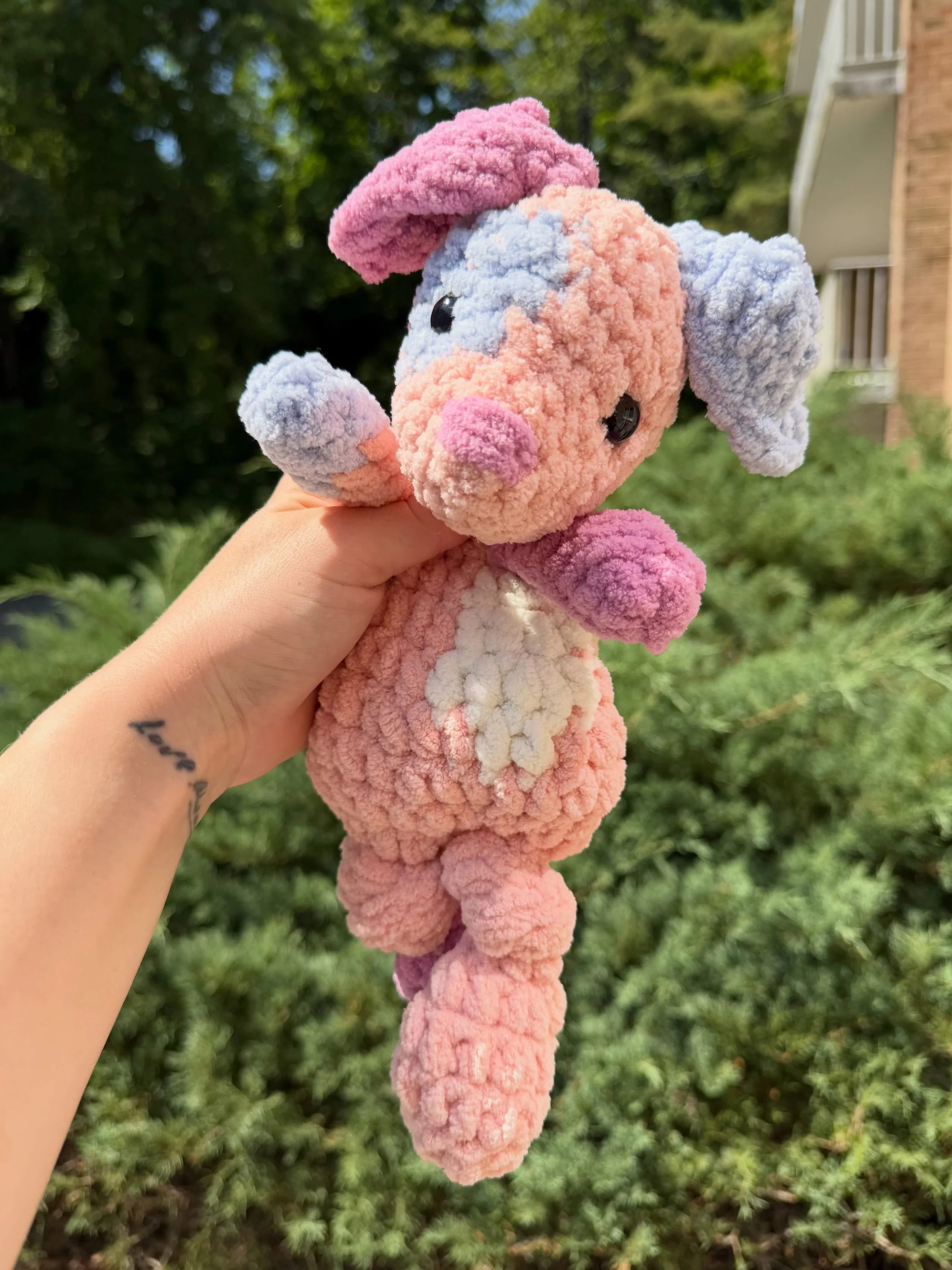 Custom Pepper Pup (we&rsquo;re calling her Sherby 🥰) for a baby girl to be. 🐶👶🏻

Pattern &amp; Yarn: @mamamademinis &amp; @premieryarns 🫶🏻