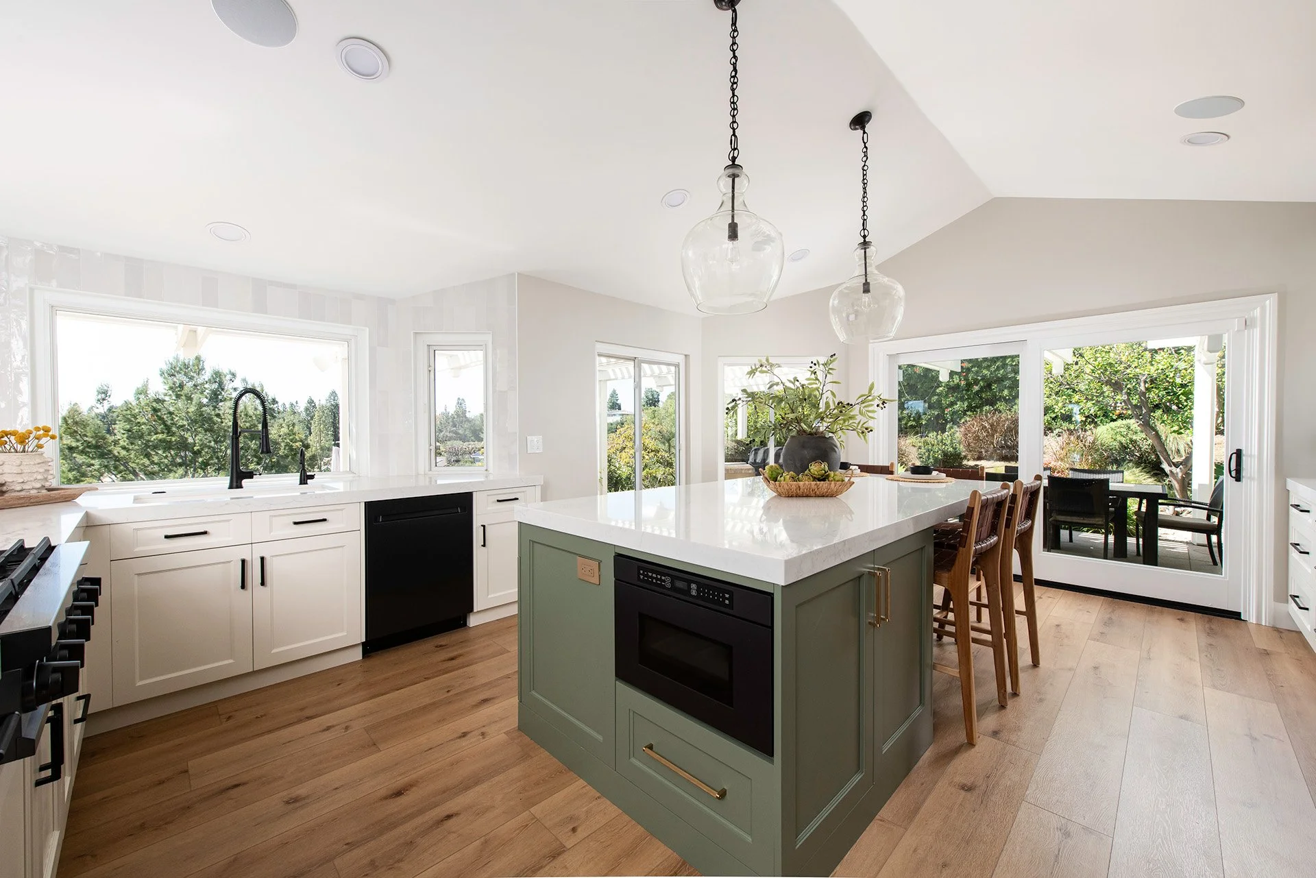 coastal_kitchen_island.jpg