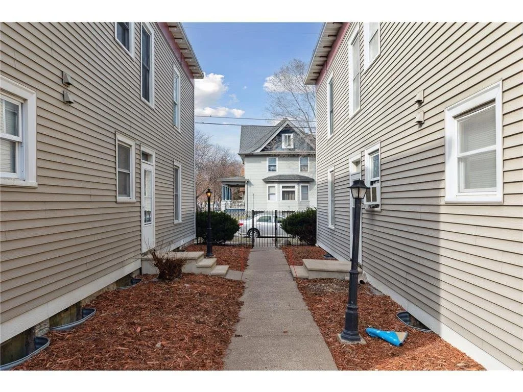 52-Douglas-Street-Saint-Paul-MN-55102-6674058-image14.jpg