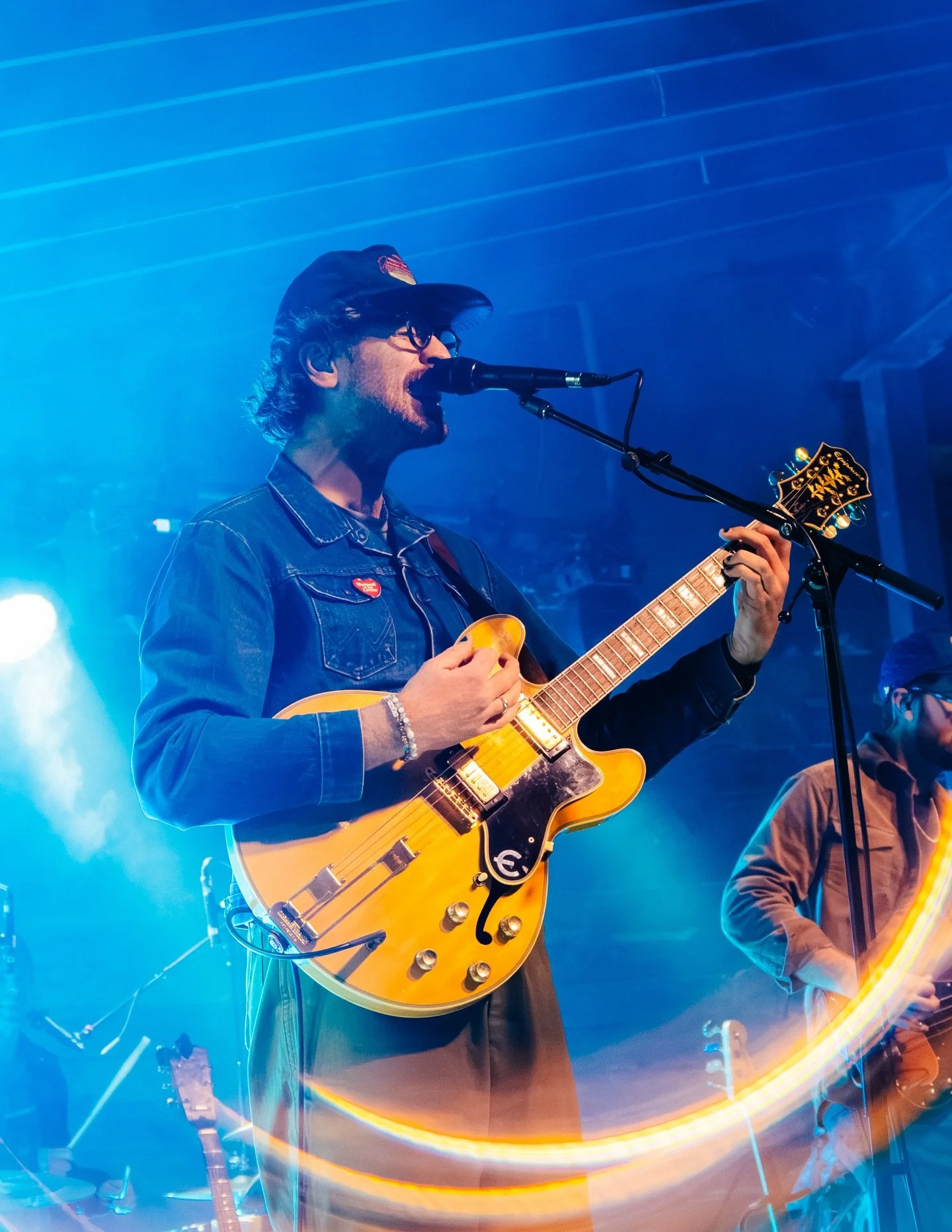 Last stop on @brookandbluff Texas run of their Werewolf Tour with @ethan_tasch at @scootinn last week! Rain couldn&rsquo;t stop them from kicking it on stage!