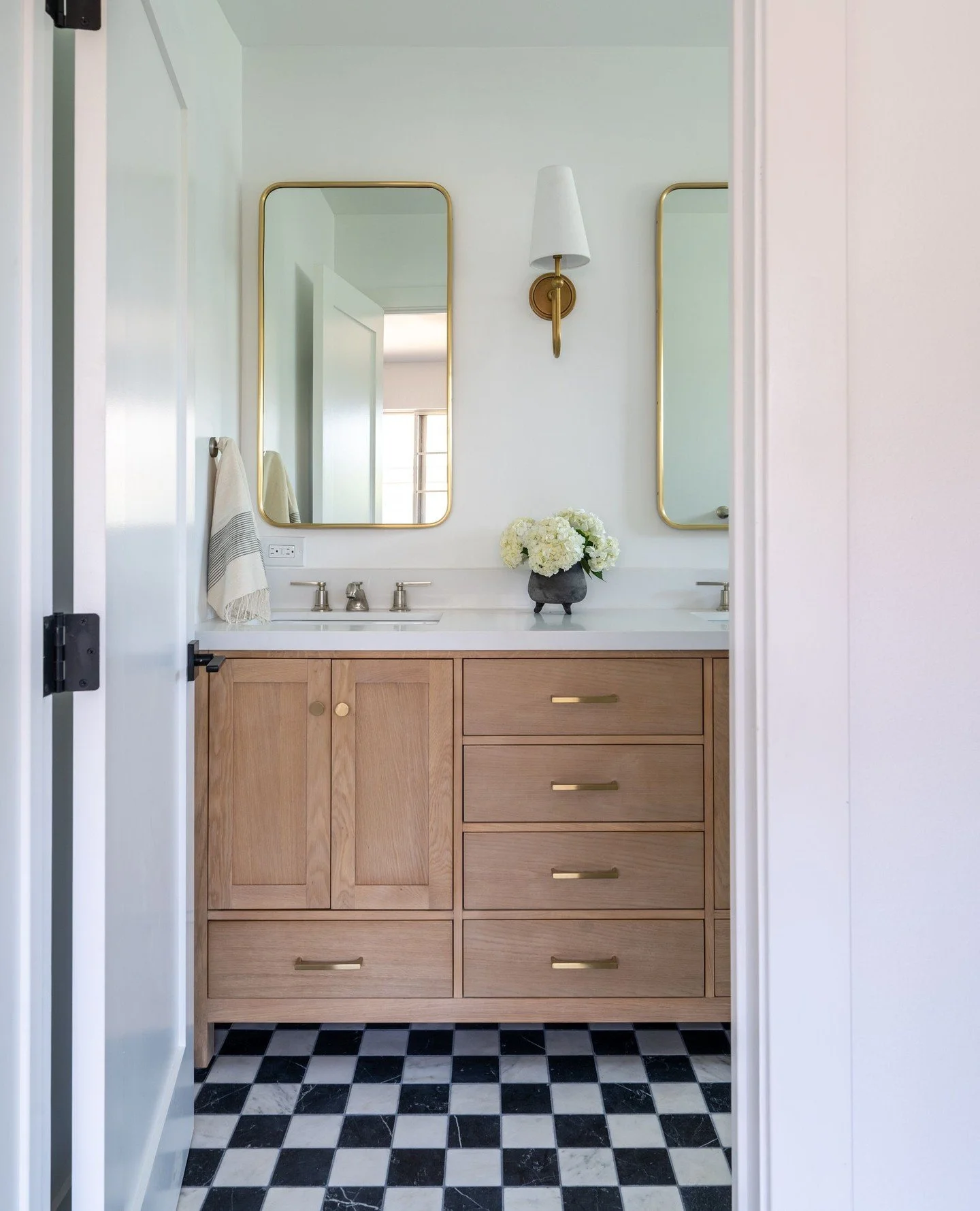 If Van&rsquo;s were a bathroom. 'Nuff said. ⁠

Project : Off The Wall 
Design : @corykingstondesigns⁠
Structural : @tyengineeringanddesign 
Build : Magdelano Construction 
Photo : @bkingston
&mdash;&mdash;&mdash;&mdash;&mdash;&mdash;&mdash;&mdash;&md