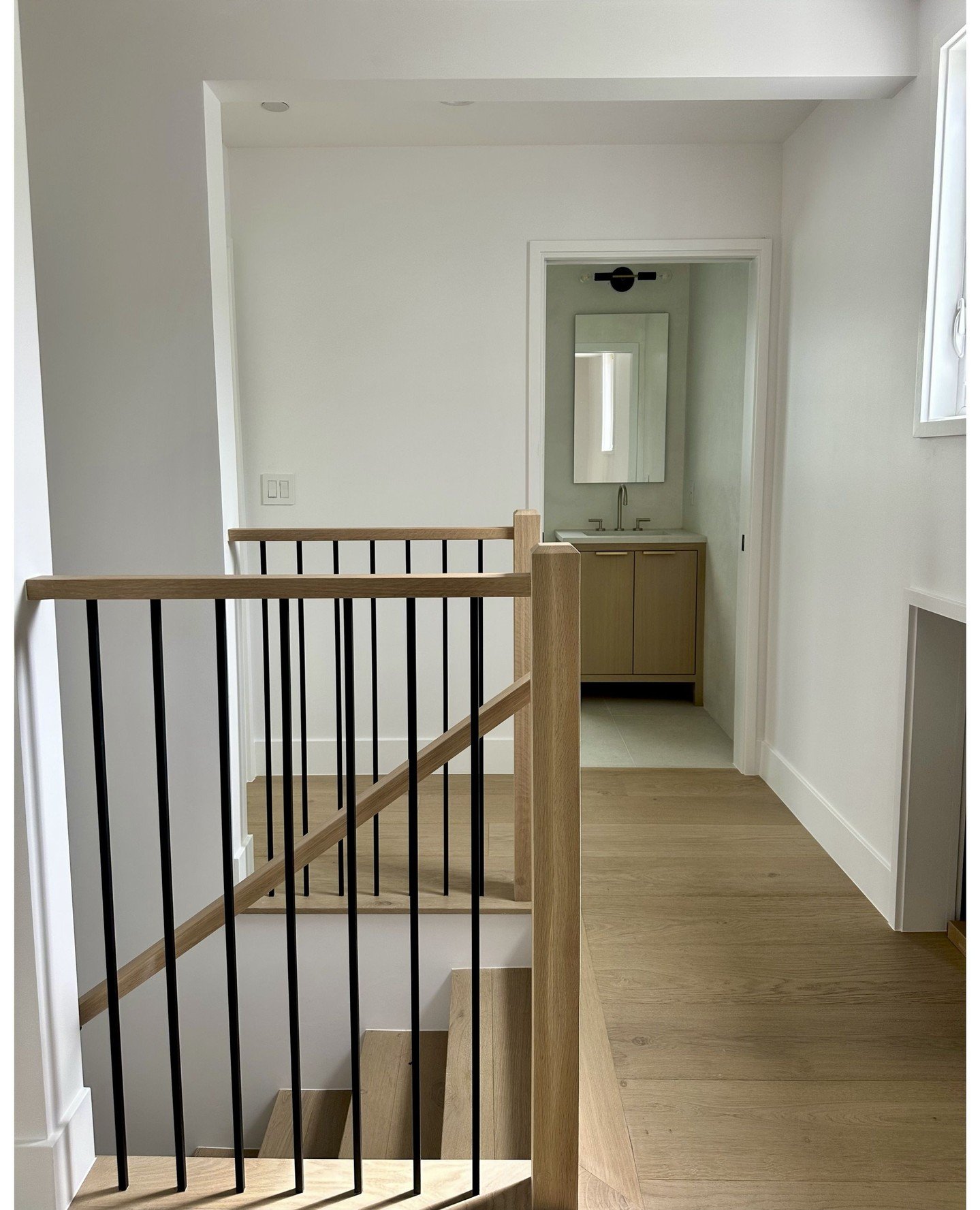 Morning light on a sight visit always gets me! Its rare to see a moment with no trace of construction even when you're still in construction. ⁠
⁠
Design : @corykingstondesigns⁠
Build : SGT Consturction⁠
Millwork : @Hobsoncustom