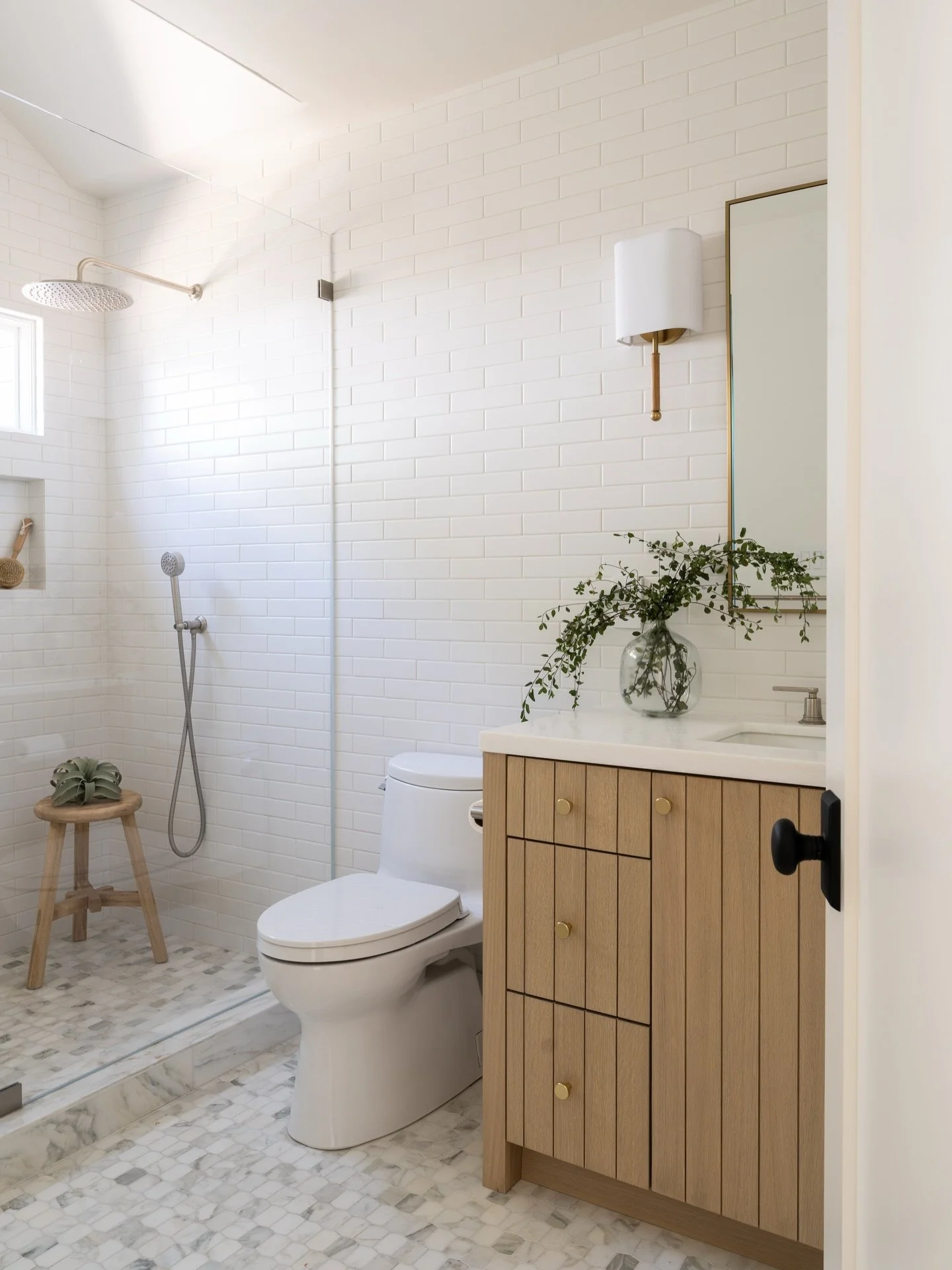 Is it just me or is this vanity flexing?? 💪 💪 💪 

Project :  House of Blues 
Design : @corykingstondesigns 
Build : @gaelicconstructionanddesign 
Structural : @tyengineeringanddesign 
Millwork : @coastal_cabinets 
Photo : @bkingston 

#marblefloor