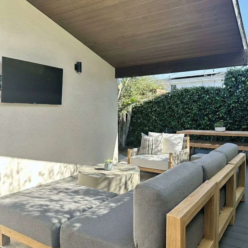 Grateful for days like this in So Cal - and sending all the sunshine vibes we can to our friends having snow days back East 🤍

Design : @corykingstondesigns 

#OutdoorLiving #CaliforniaLiving #SoCalStyle #IndoorOutdoorLiving #DesignForLiving