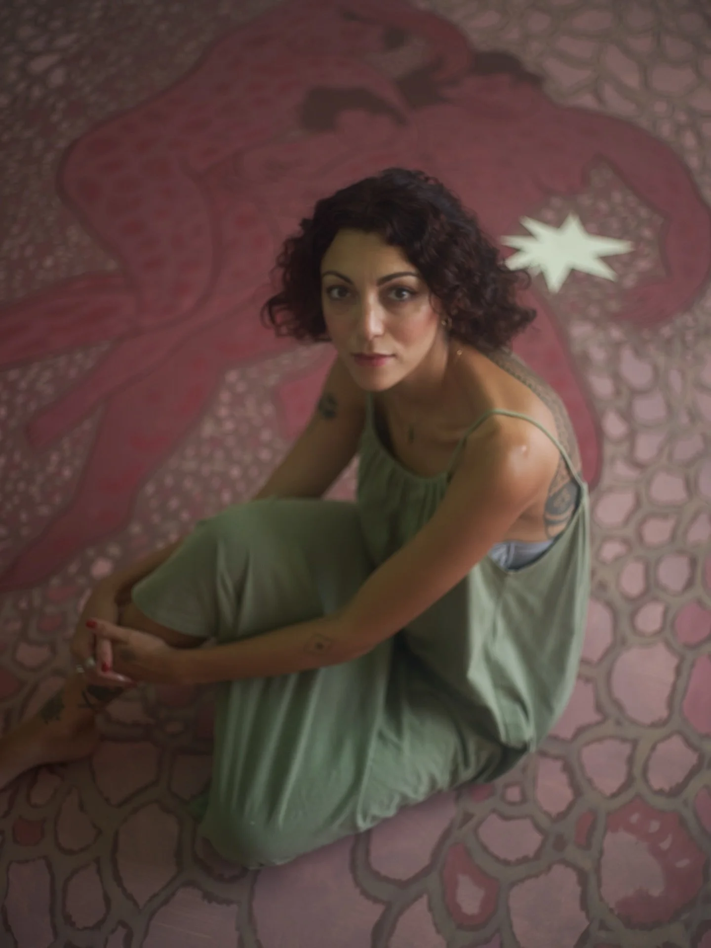 Introducing Rebecca Bonaci 🤍
Based in Malta, Rebecca paints with the textures of the island: stone, sea and warm earth shaping her palette. Her figures draw from Malta&rsquo;s prehistoric ancestors, becoming vessels that bridge past and present.

I&