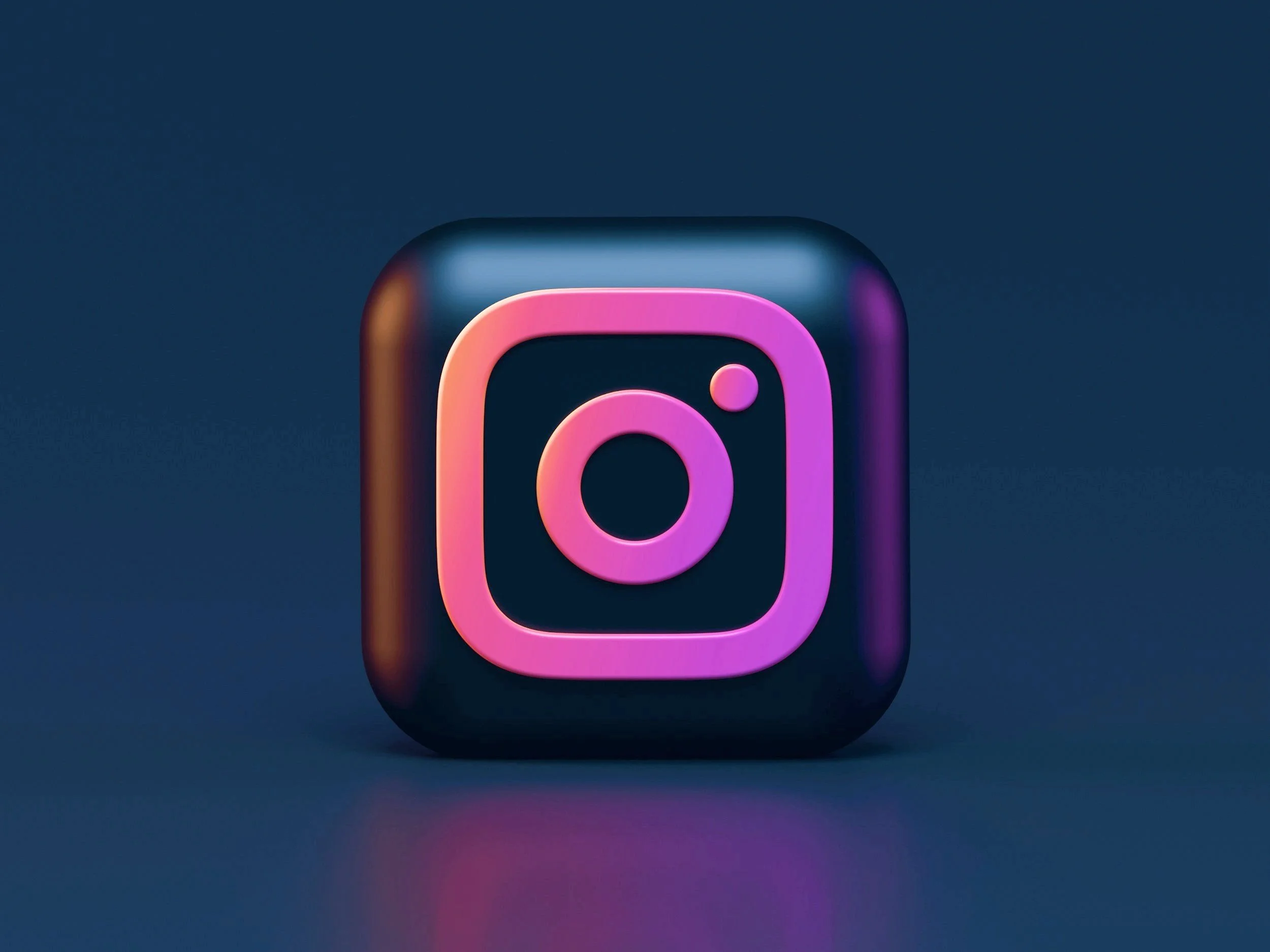Instagram Social Media Image (to click on to go to @RaeMaeMedia) on Instragram