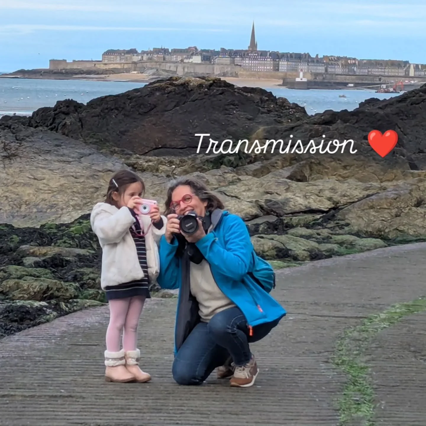 ❤️ Le plaisir de partager sa passion, apprendre &agrave; regarder, &agrave; tester et d&eacute;couvrir.
🌈 Etre fi&egrave;re et heureuse du r&eacute;sultat.
🌟 Garder pr&eacute;cieusement tous ces bons moments ensemble 
#mamie #enfant #decouvrir #par