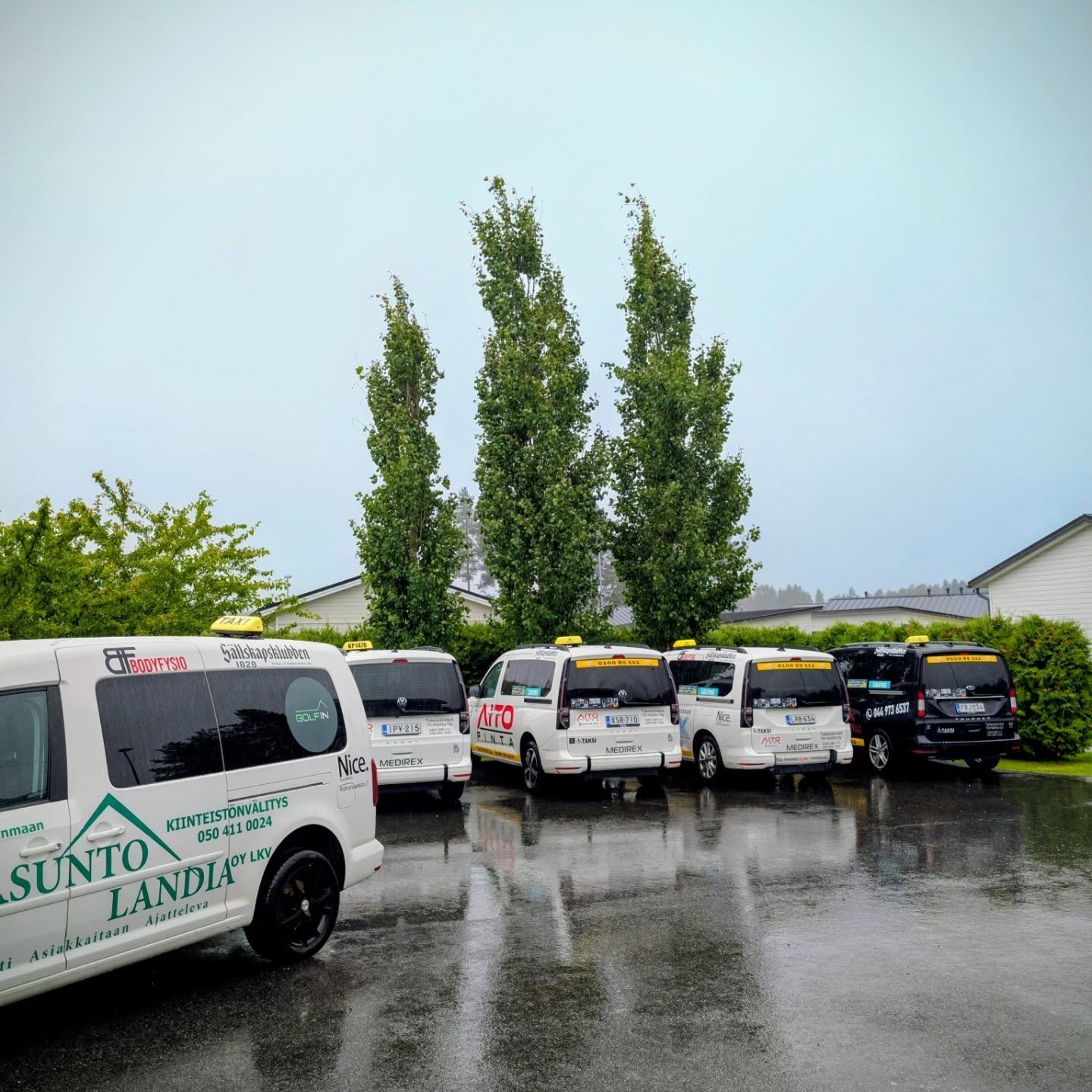 myrskyinen Sunnuntai aamu, ty&ouml;v&auml;lineet lep&auml;ilee hetken 🚕

#taksi #taxi #taksipalvelu #taksipalvelut #taksikokkola #taksit