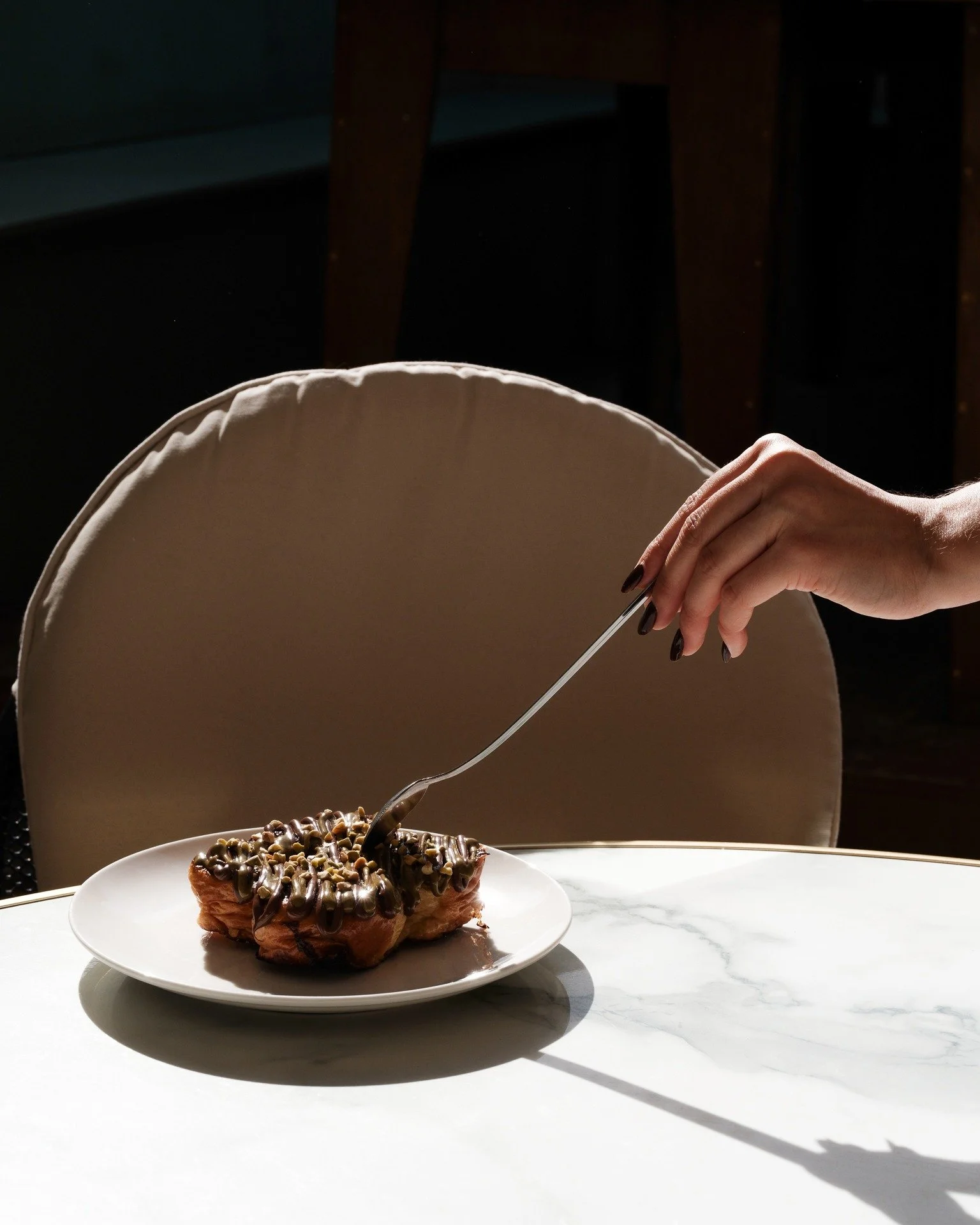 Le moment sucr&eacute; qu&rsquo;on attend tous&hellip; et qui fait chavirer les papilles.

La brioche perdue nutella, pralin&eacute; pistache, &eacute;clats de pistaches torr&eacute;fi&eacute;es, glace vanille ✨🥲

#CuisineConviviale #PartageEtSaveur