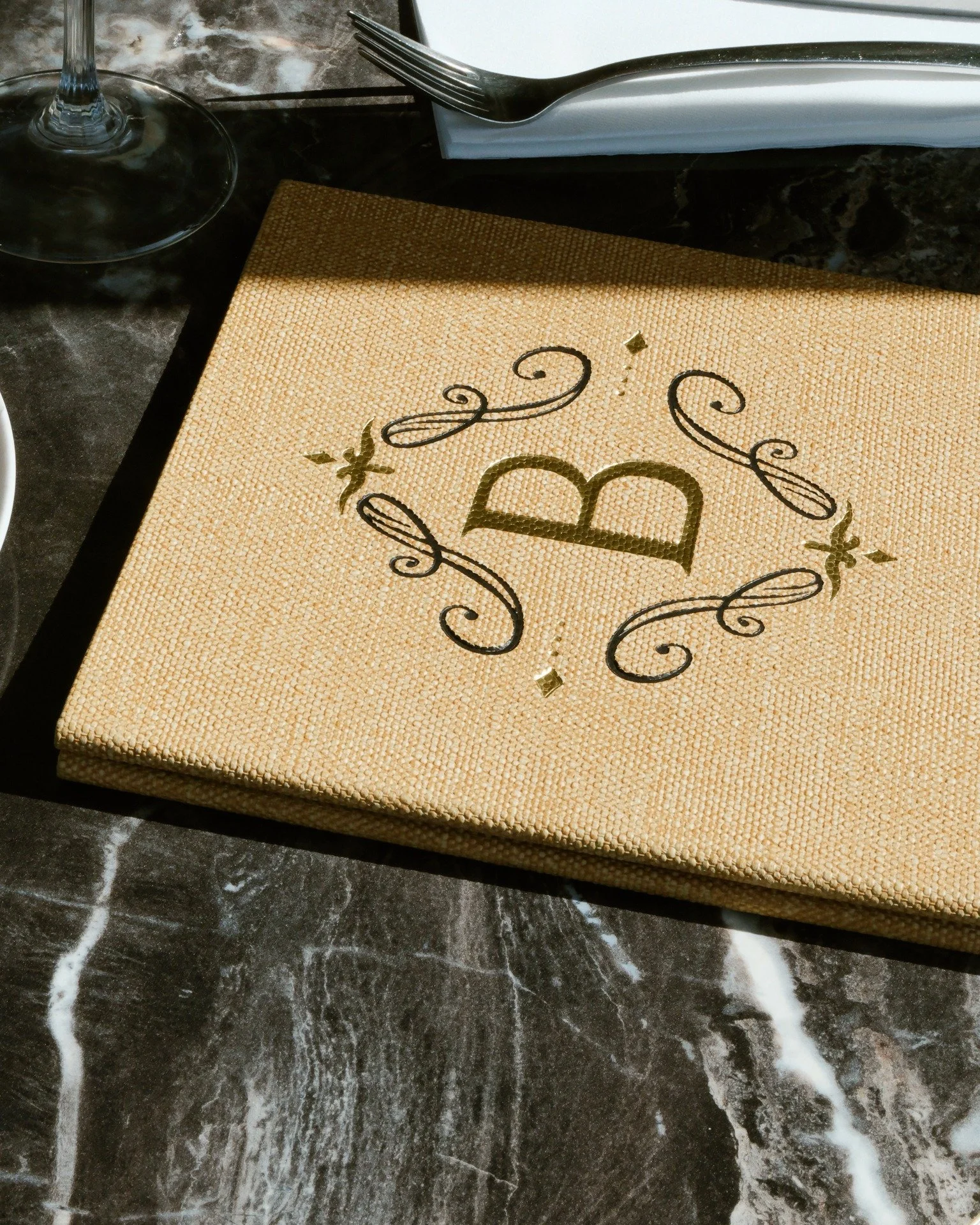 Un d&eacute;jeuner au soleil ce midi ? 

Installez-vous.

#ambiance #restaurant #sixfours #barocco