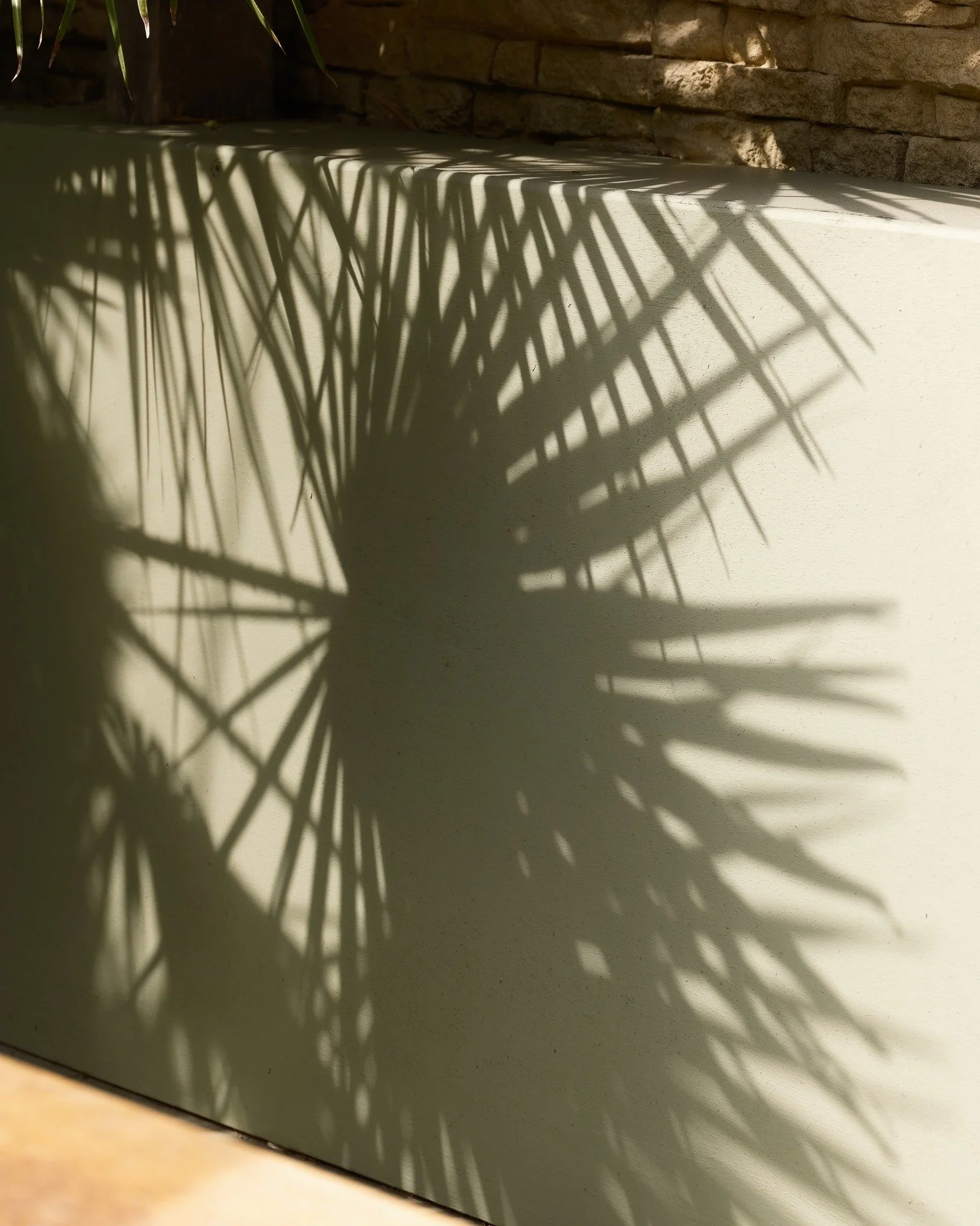 La lumi&egrave;re fait aussi partie du moment.

🌞

#ambiance #sud #restaurant #barocco