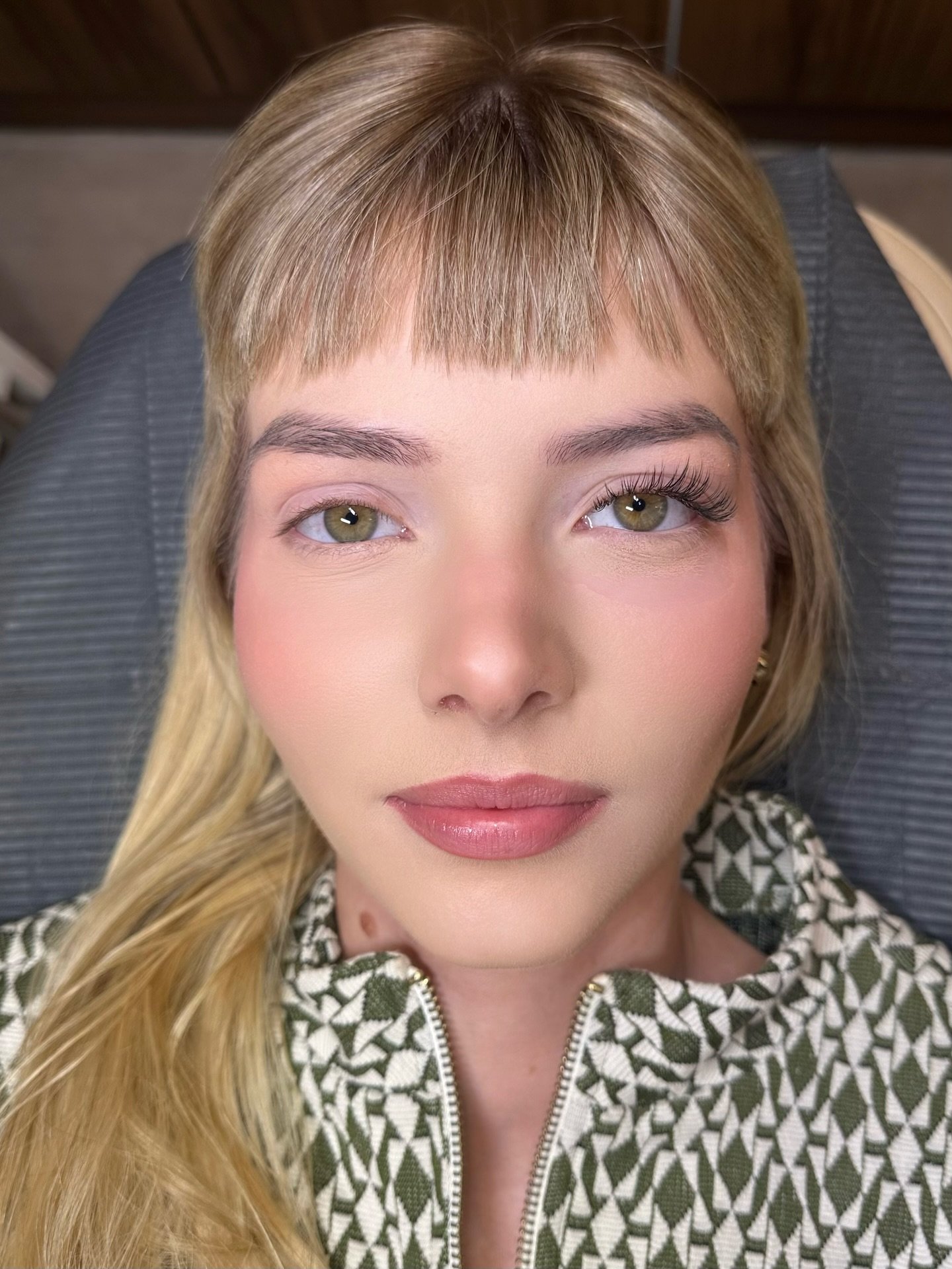 ✨Spot the difference! One eye got a lash extension makeover&mdash;and just look at how it instantly lifts and opens up her gaze. Subtle but stunning 💫 Which side are you loving more? 😍 

#LashExtensions #BeforeAndAfter #EyePop #BeautyTransformation