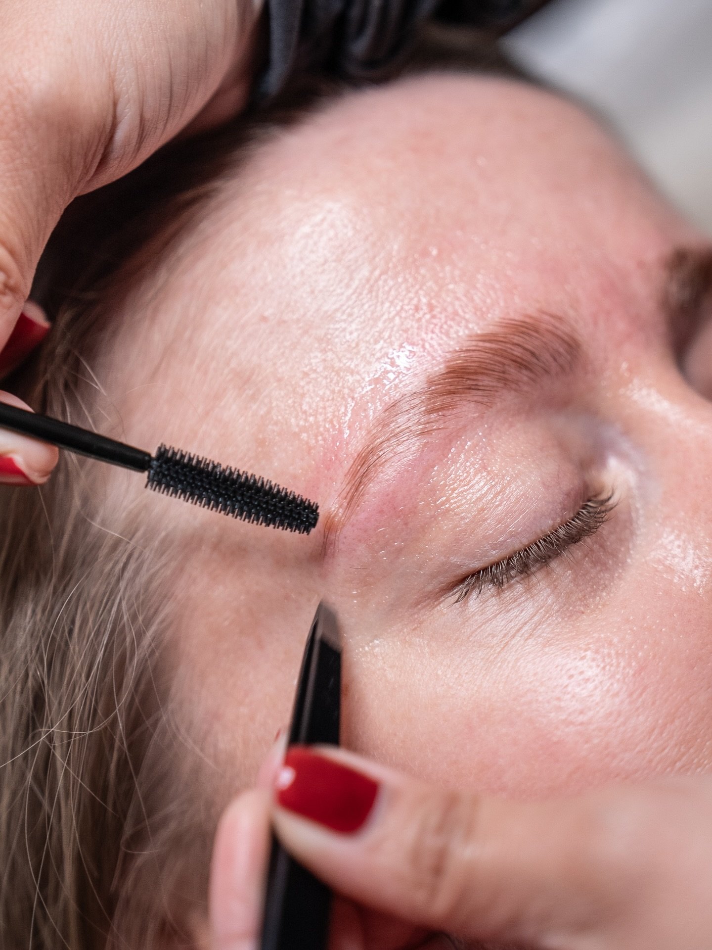 ✨ What is Brow Lamination? ✨

Brow lamination is the perfect treatment if you want fuller, lifted, and more defined brows. It works by gently restructuring the brow hairs so they can be brushed into your desired shape and stay there.

At Fine Lashes 