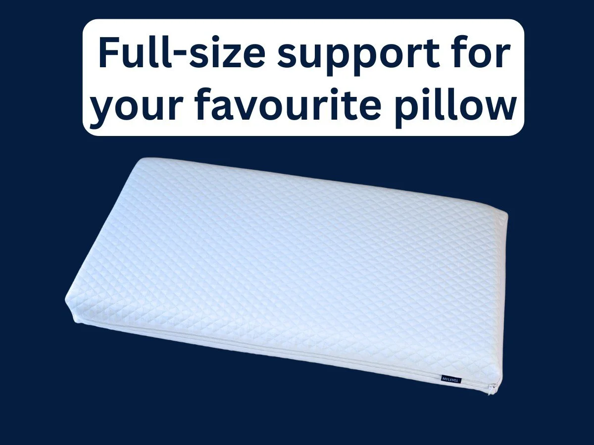 Flat surface of an underpillow for stable support of other pillows