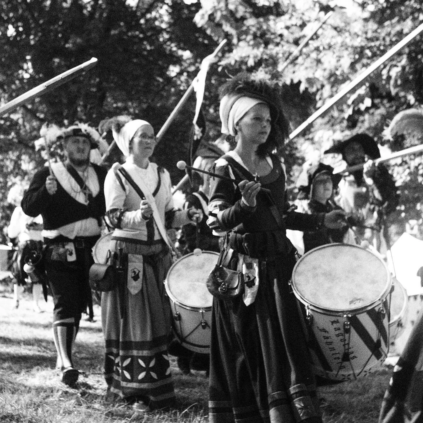 Heute mal im Fokus unser &bdquo;Spiel&ldquo; (in Retro Optik). Im Spiel sind unter anderem alle Trommlerinnen und Trommler des F&auml;hnleins und peitschen den Haufen vorw&auml;rts. 🥁

Wir haben uns &uuml;ber die letzten Monate - auch im Spiel - ver