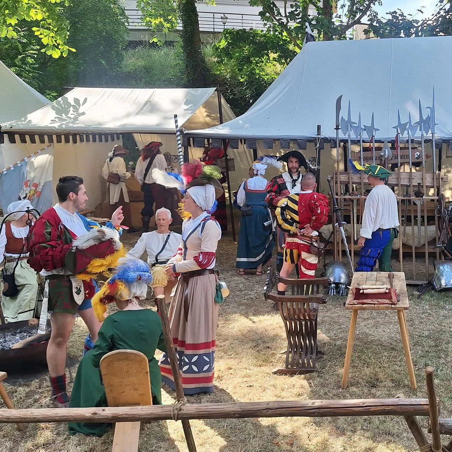 Das Schlossfest ist vorbei, die Normalit&auml;t kehrt (langsam) wieder ein. Was f&uuml;r zwei gro&szlig;artige Wochenenden f&uuml;r unsere F&auml;hnlein! Viele Menschen kennen gelernt, viele Besucher empfangen und viele Freunde wieder getroffen ... a
