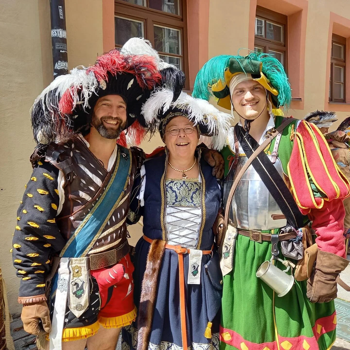 Wir melden uns zur&uuml;ck aus der Urlaubspause! 🏝️

Wir melden uns zur&uuml;ck von Fotos unserer kleinen Klassenfahrt zum Burgfest Burghausen 2025. 🏰

Das historische Burghausen befasst sich mit dem Leben in der Renaissance um 1525. Perfekt, also 