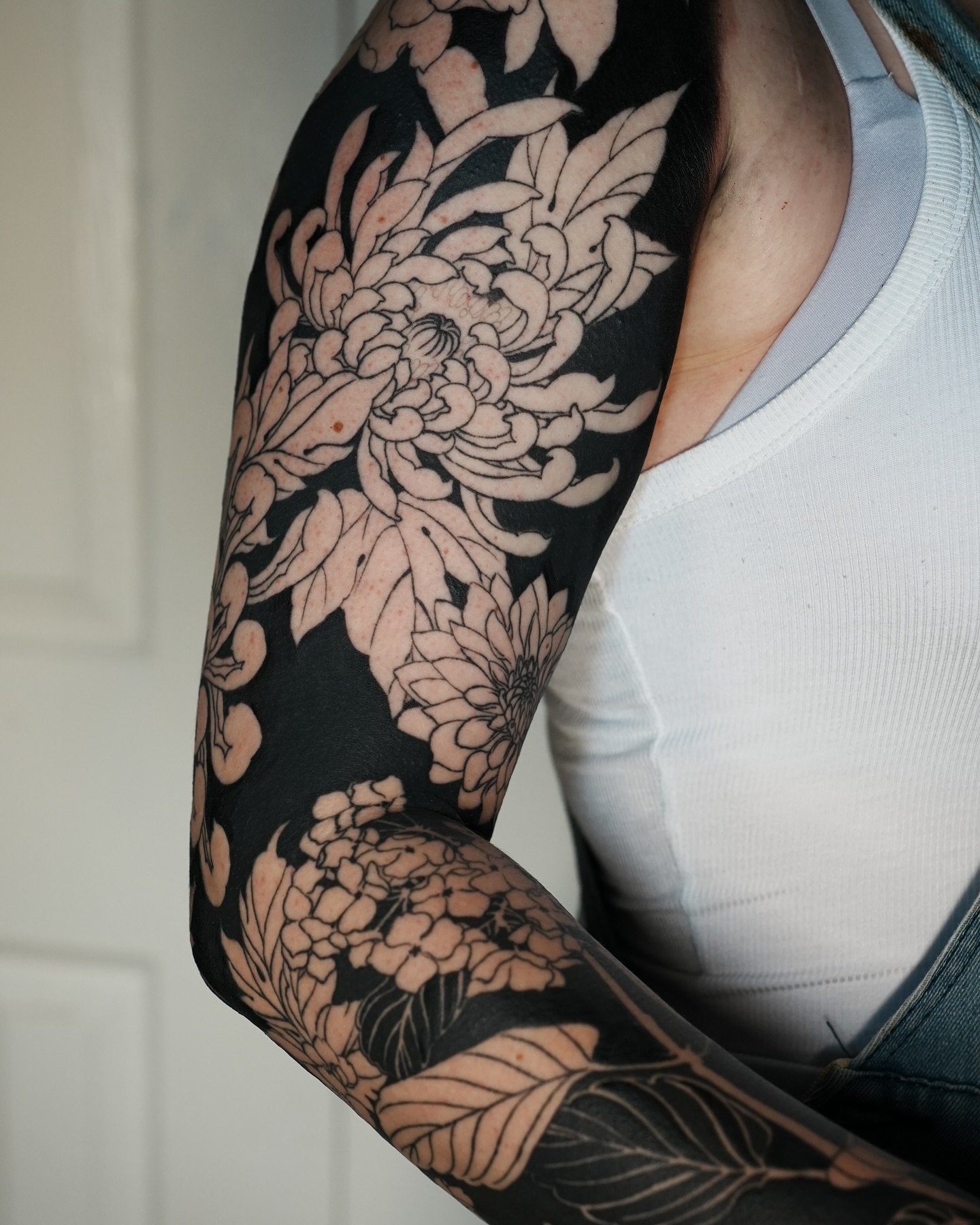 Blackout high contrast flower sleeve. Big thanks to Mel for the trust and patience!🌸
Loved working on this bold and powerful floral piece.

Done at Save Point Tattoo
Brisbane, Australia 
&mdash;&mdash;&mdash;&mdash;&mdash;&mdash;&mdash;&mdash;&mdash
