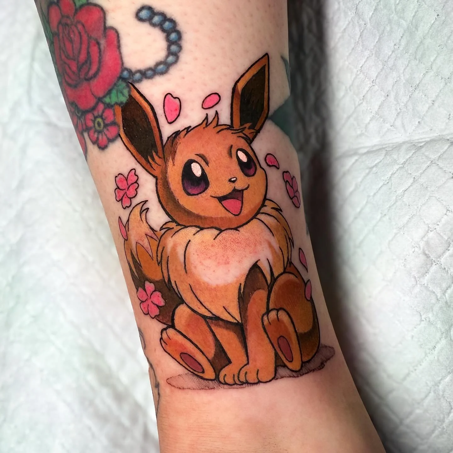 Lil eevee gap filler for Anna today, thank you for making the trip 💖

#eeveetattoo #eeveegapfiller #eevee #pokemontattoo #pokemon #videogametatts #videogametattoo