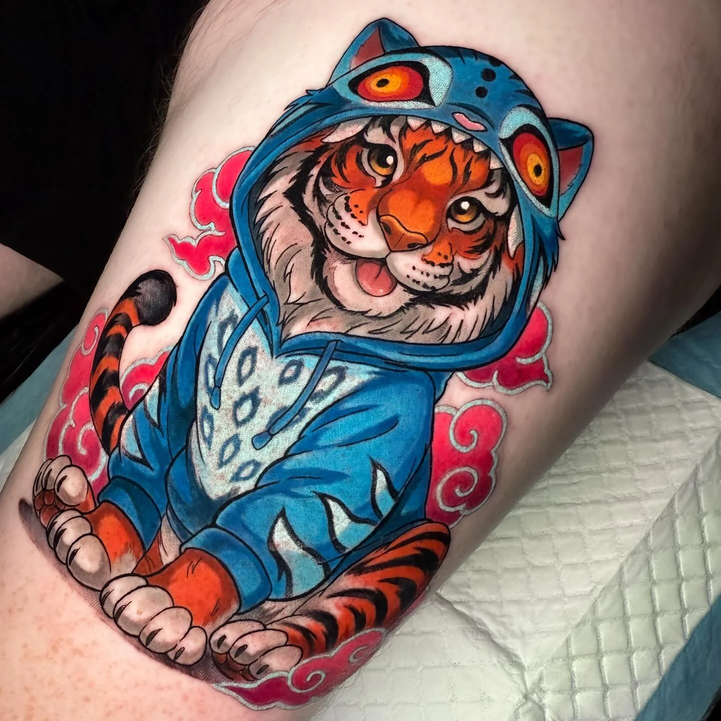 Derpy tiger crossover 🐯Thank you so much Tyler 💙 -keep an eye out for designs I drop on my stories, I do discounted rates for these! 

#derpytiger #derpytattoo #derpytigertattoo #kpopdemonhunters #kpopdemonhunterstattoo #animetattoo #colourtattoo #