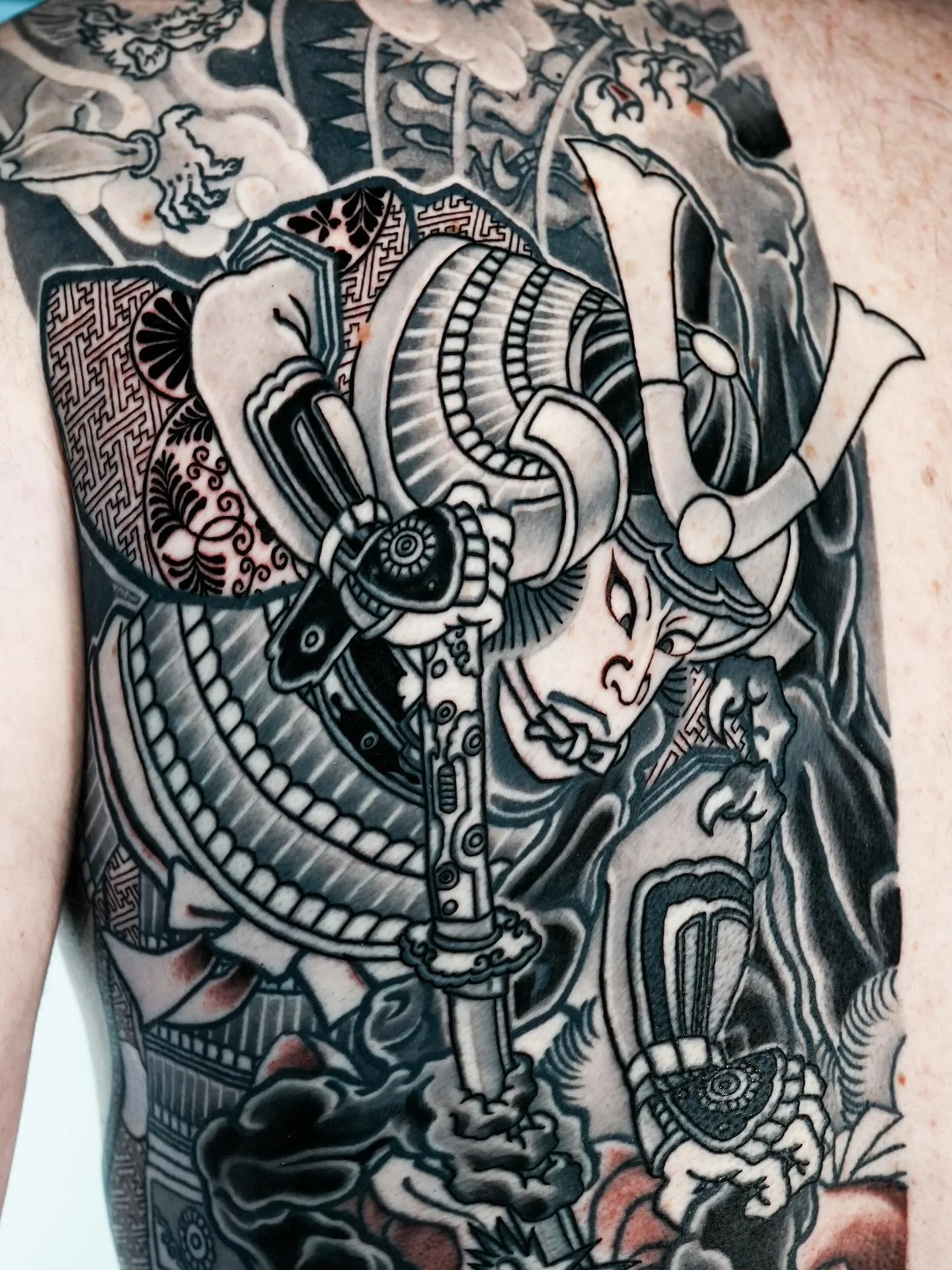 [Endless Rumble] Half Back Piece
Thanks for sitting like a rock and for your effort.
Big thanks to Rob 🙏

#jejeink #japanesetattoo #irezumi #samuraitattoo #brisbanetattoo #backpiecetattoo