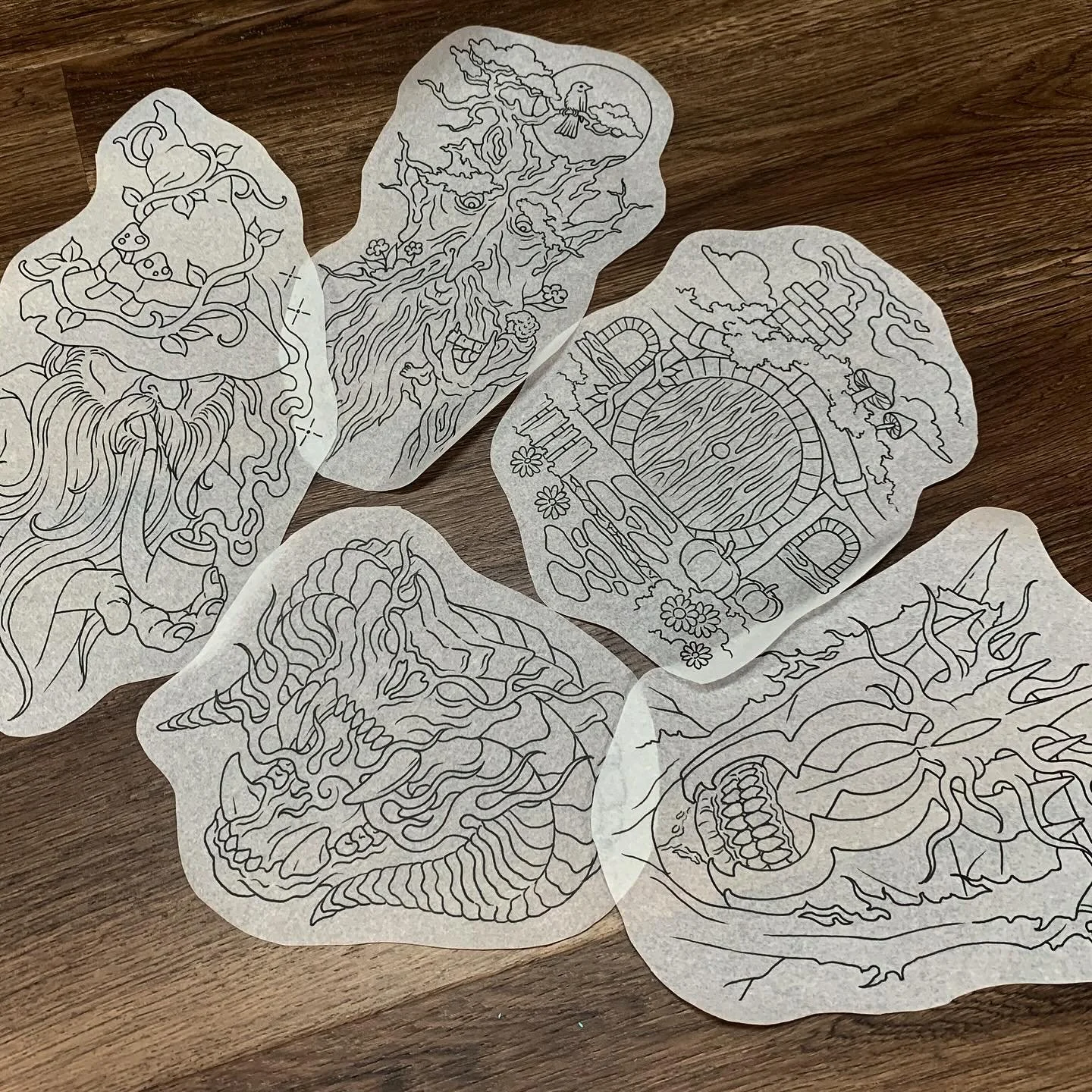 🔥🧙&zwj;♂️LOTR flash designs!!! 🧙&zwj;♂️🔥
Would love to tattoo any of these! Email below 👇 
📩 jamieeddybookings@gmail.com 
@savepoint_tattoo 
#lotr #lordoftherings #fantasyart #fantasytattoo #brisbanetattoo