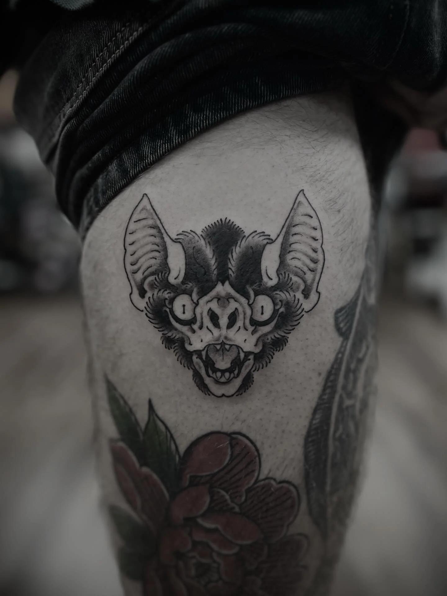 Lil batty boi from a recent flash sheet, stoked I got to do one of these guys the other day🦇🙌🦇

Tatted @savepoint_tattoo 

#brisbanetattoo #brisbanetattooartist #battattoo