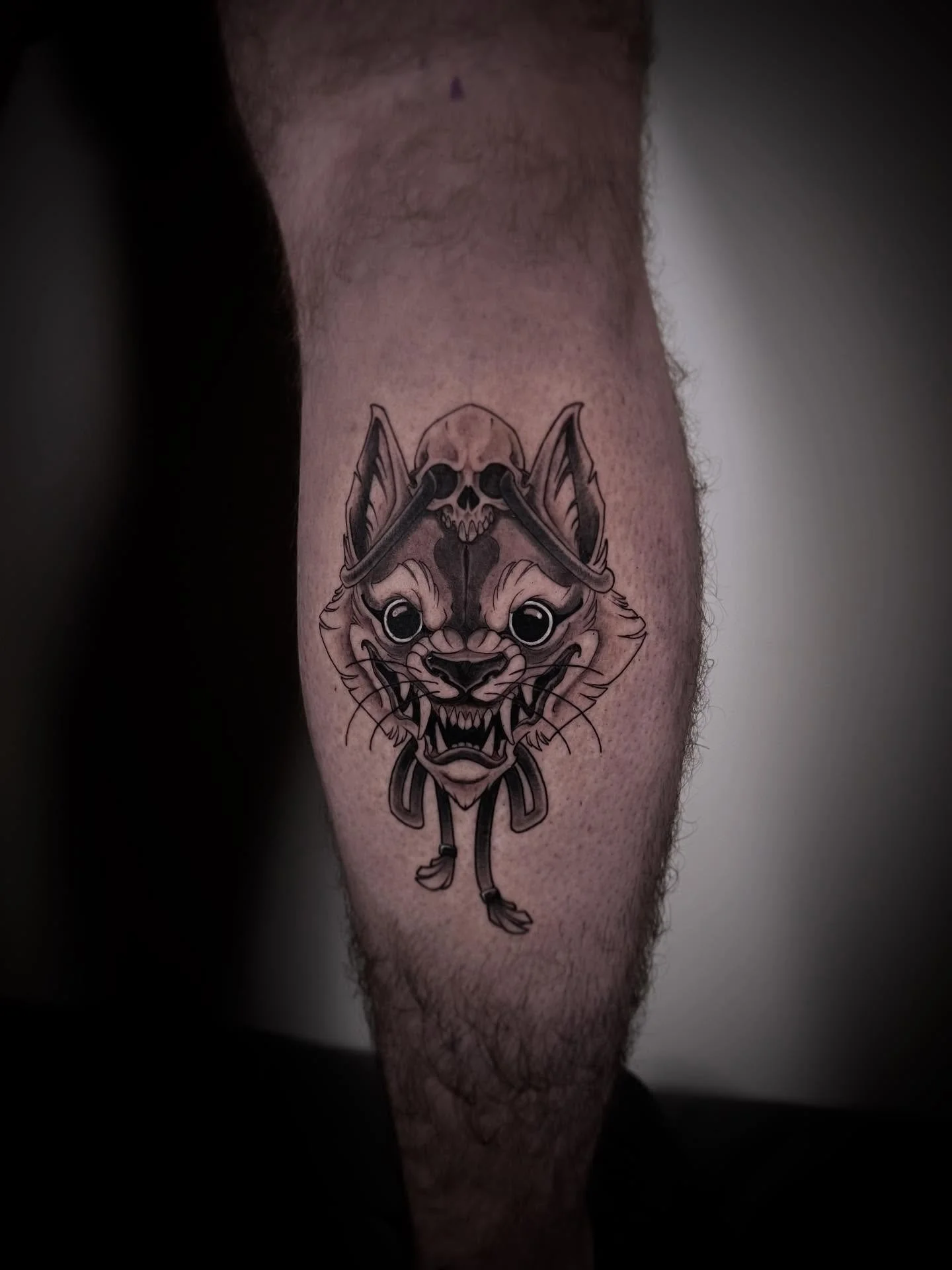 What a fun tattoo to make, I really enjoyed playing around with shape language when drawing up the wolf, the tattoo was made for my clients son and it was cool to hear he was stoked with his dads new tattoo🙌

Tatted @savepoint_tattoo