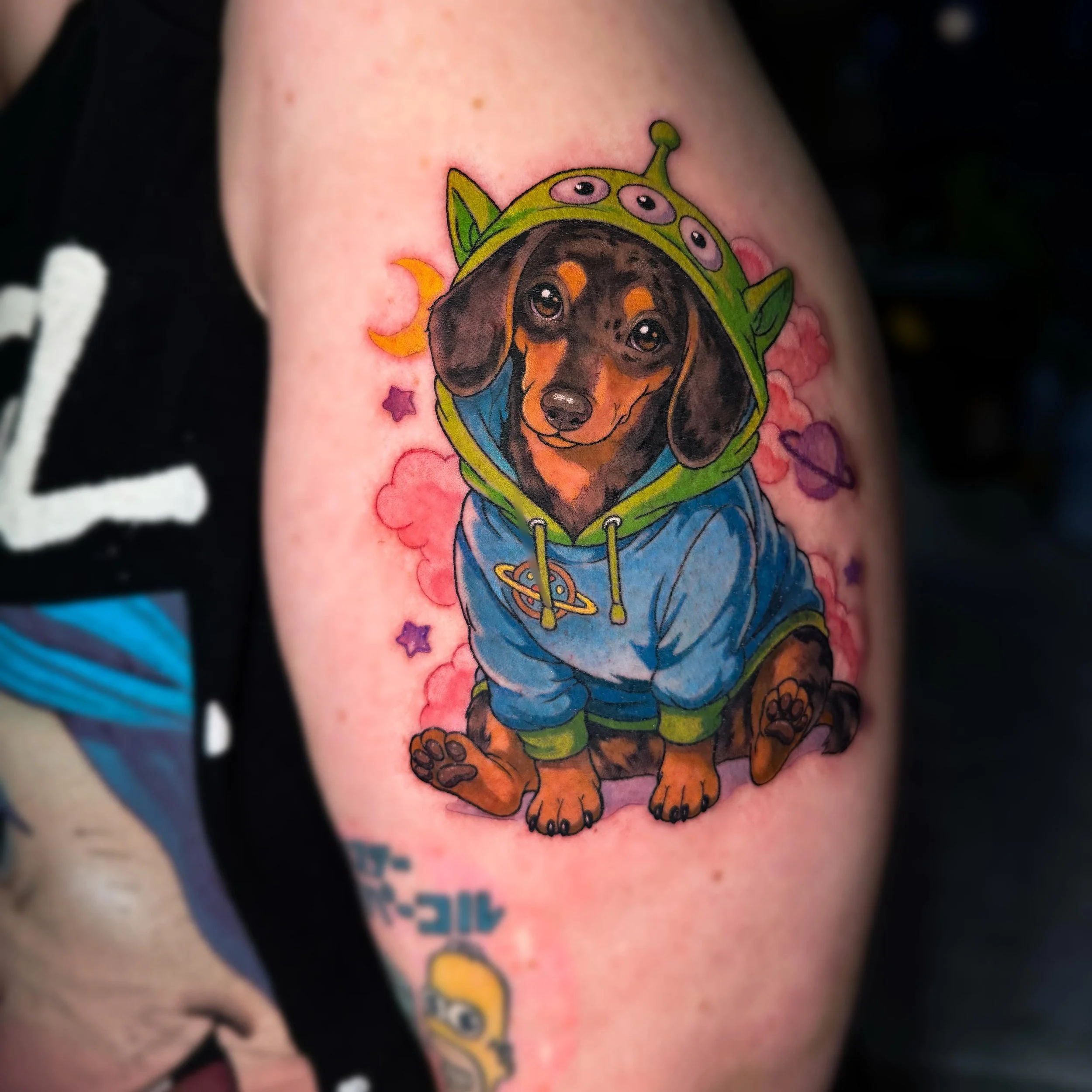 Had the honour of tattooing this beautiful angel Reggie for my awesome client Emma 💙 thank you for the trust 🫶🏻

#dogtattoo #dogportrait #pettattoo #daschund #daschundtattoo