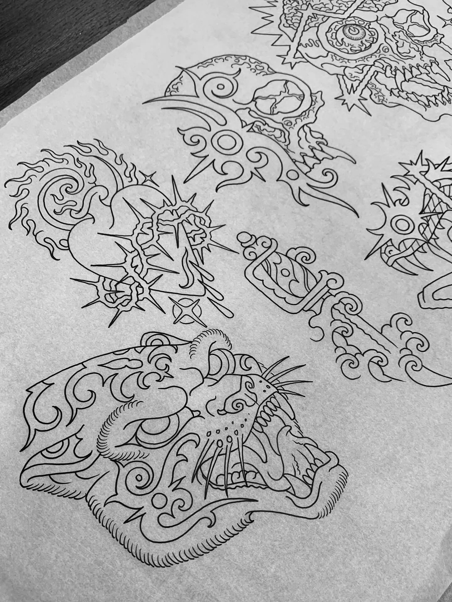 Swipe for more NEW flash!! 🔥 
Would love to tattoo any of these! Black or colour, doesn&rsquo;t matter 🙏 @savepoint_tattoo 
📩 jamieeddybookings@gmail.com 
#traditionaltattoo #tribal #skull #tiger #heart