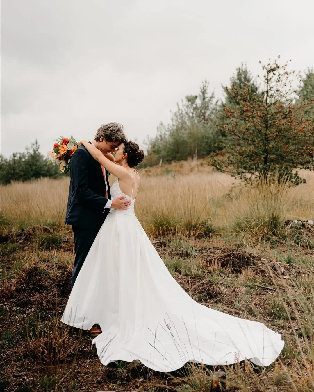 A September day of sunshine and showers! We caught a quiet window between the rain for L&amp;T&rsquo;s portraits. 

A bit of rain never stops us and we&rsquo;ll always find a window for portraits. Sometimes those in-between moments end up being our f
