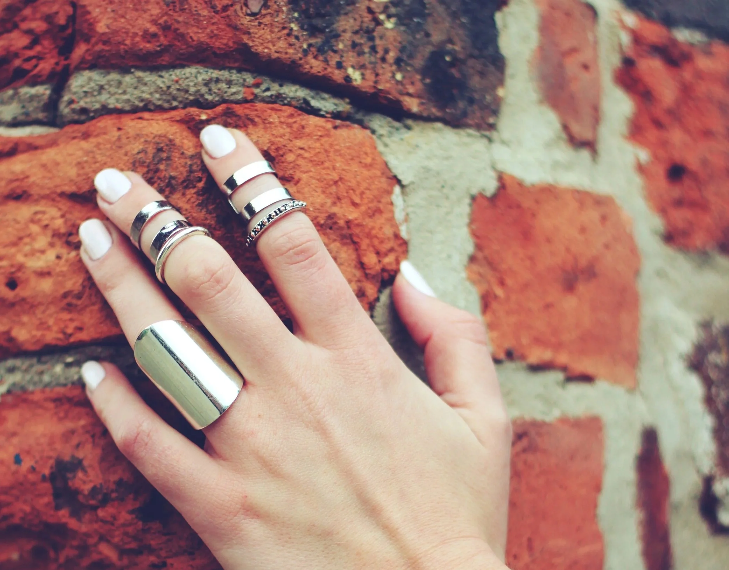 kaboompics-hand-792061.jpg