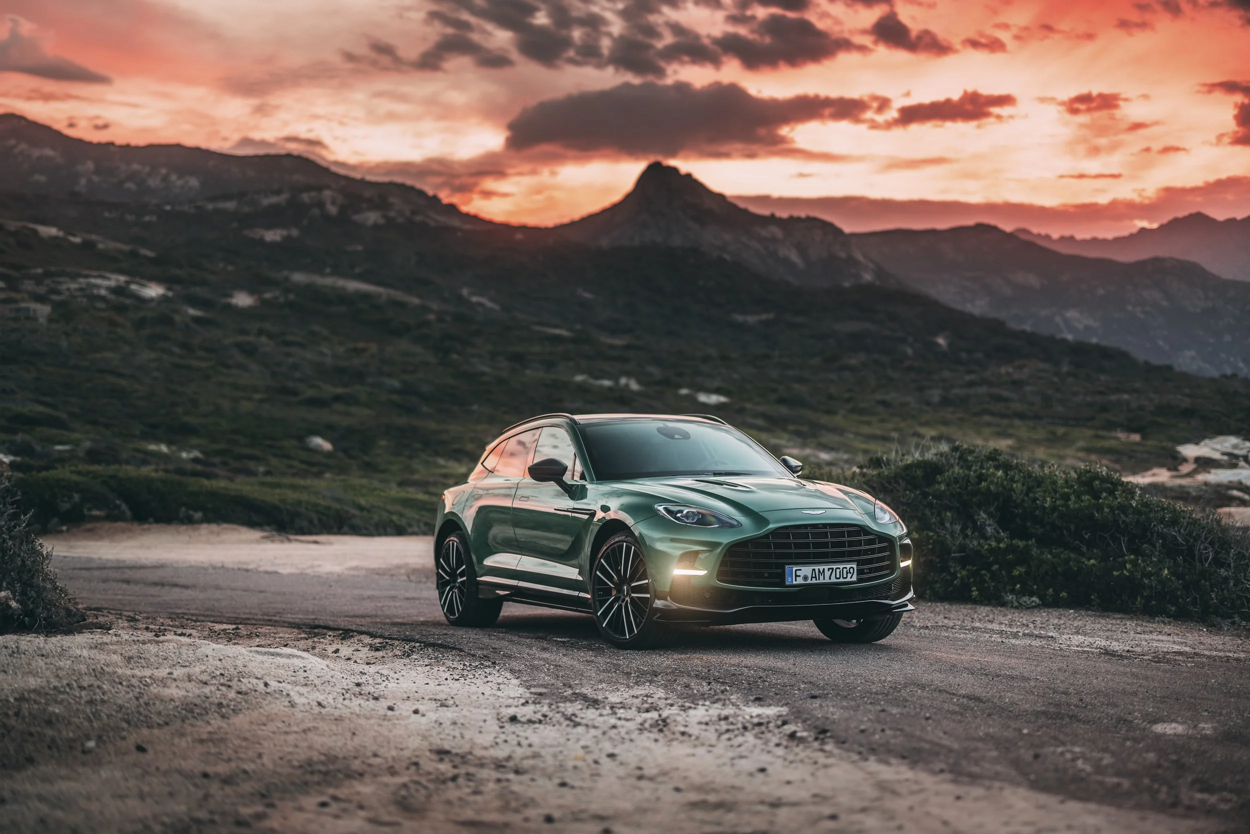 WEBSITE_STEPHAN_BAUER_PORTFOLIO_ASTON_MARTIN_CORSICA--122.jpg