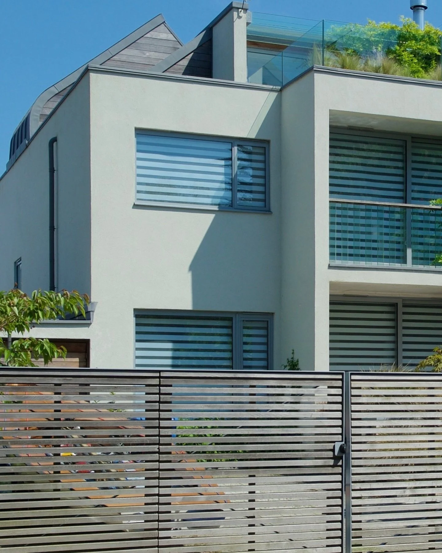 A home for our family - Read all about it on our website (link in bio) head to the portfolio page and scroll to Cliff Drive!

Let us know what you think👇🏽 

#architecture #design #interiordesign #art #architecturephotography #photography #travel #i