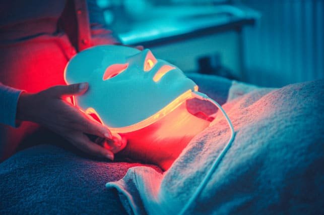 Luminothérapie visage : La solution douce pour une peau éclatante et revitalisée