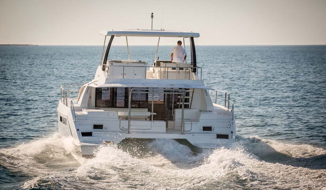 shashani-aft-under-power-tigermarine-charter-phuket.jpeg