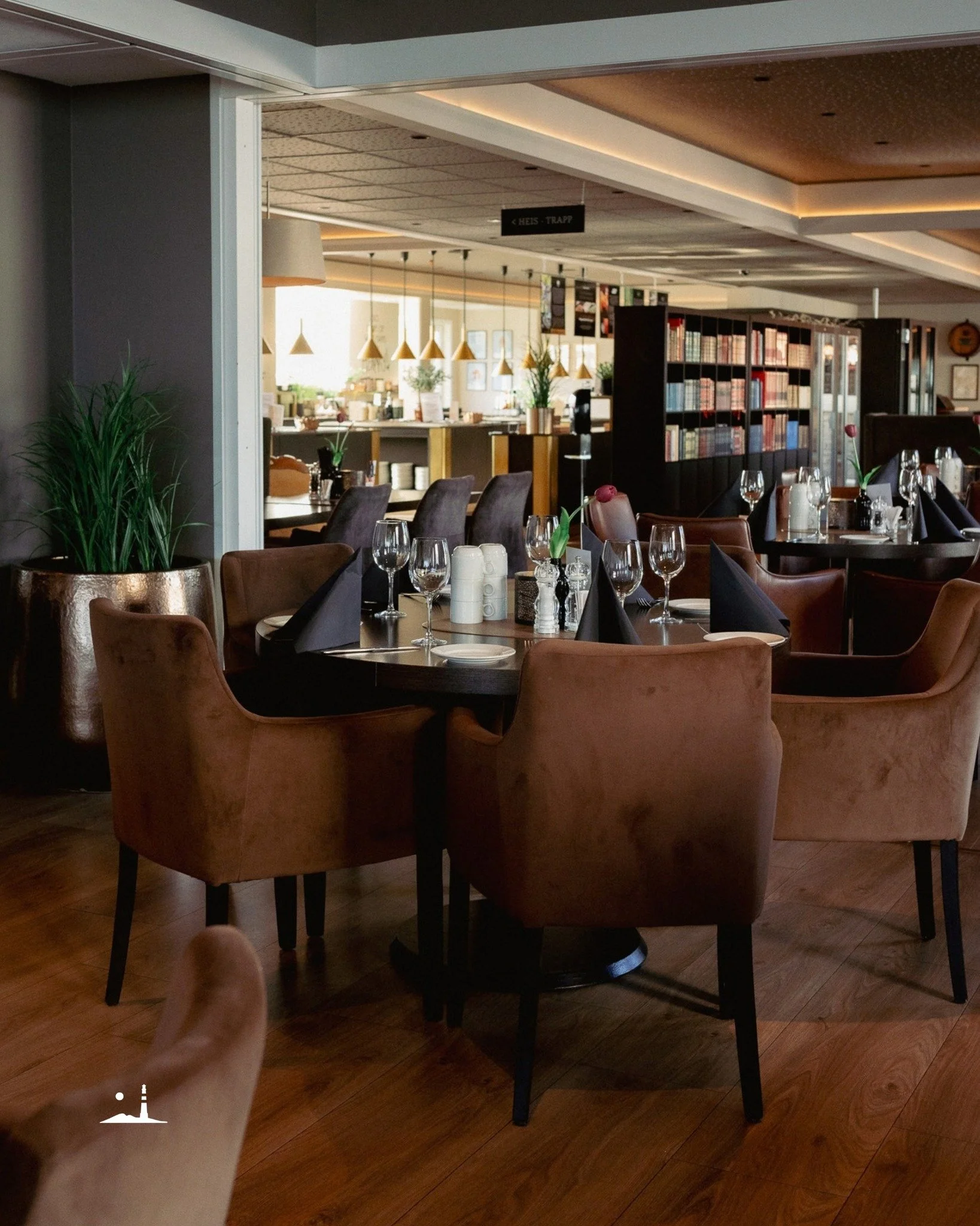 Velkommen til Restaurant Havheim for et nydelig m&aring;ltid 🍽️🌿

Restaurantens &aring;pningstider: 
Mandag til fredag: kl. 11.00 - 22.00
L&oslash;rdag: kl. 12.00 - 21.00
S&oslash;ndag: kl. 13.00 - 21.00

Bestill bord p&aring; resepsjon@hotellfroya