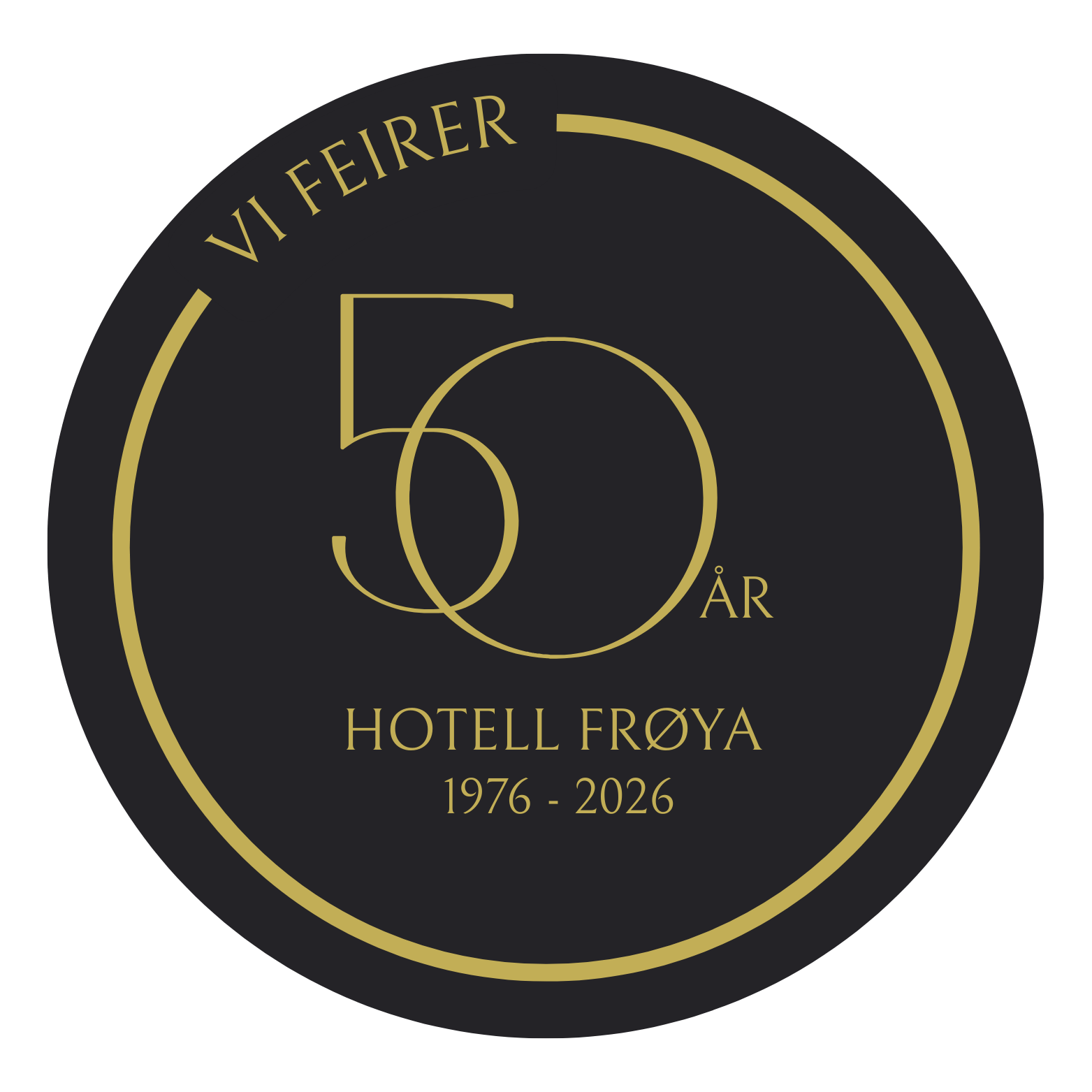 En svart og gull logo som markerer 50-årsjubileet for Hotell Frøya, med tekst på norsk om jubileet og årene 1976 til 2026.