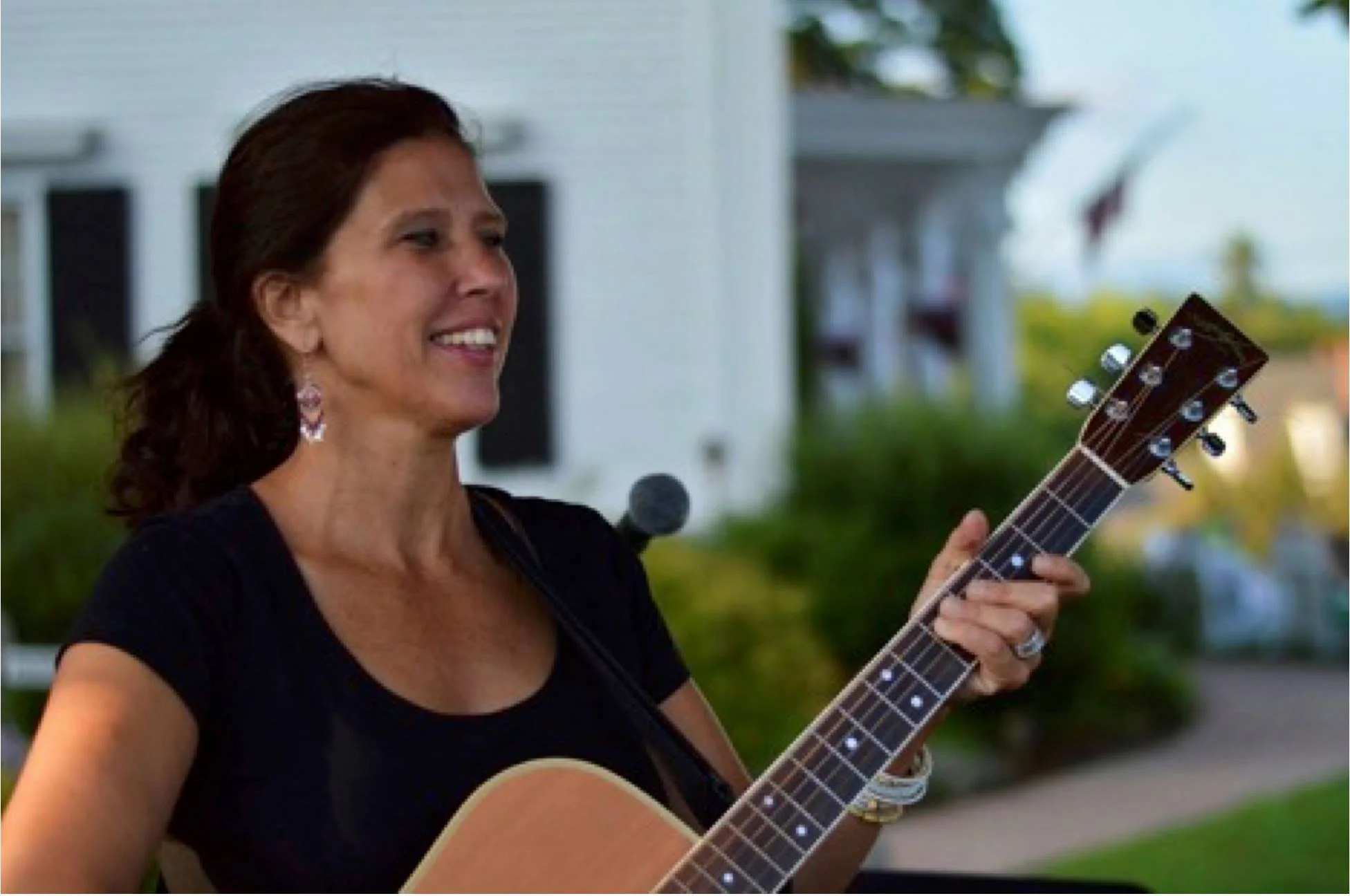 Live Music Fridays: Julia Velie