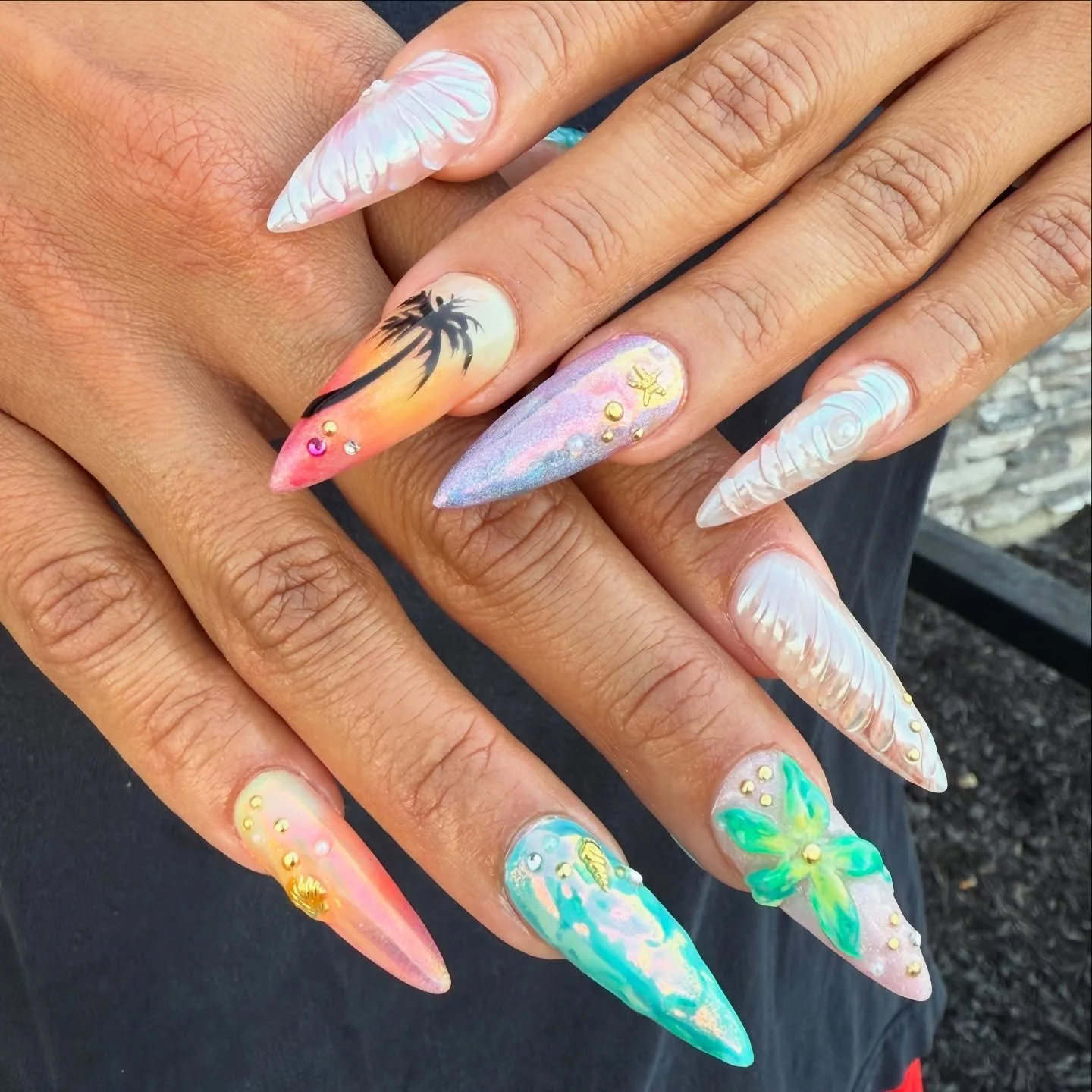 Getting the last bit of summer nails posted!! This set was SO MUCH FUN&hearts;️ Oh my!! You for sure want to zoom in on these😍 You gotta zoom in to see the details😍